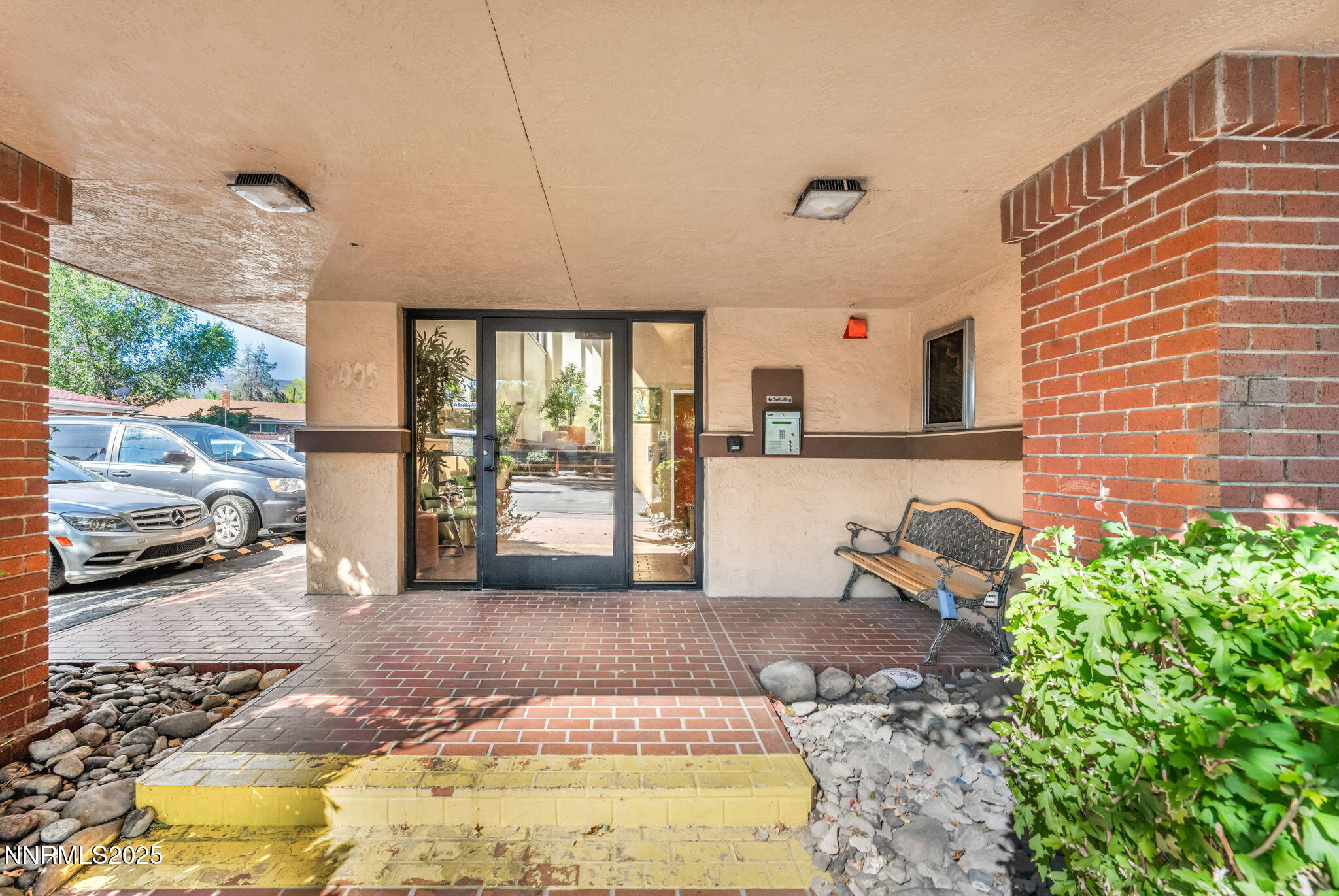 10-web-or-mls-3095-lakeside-dr-102