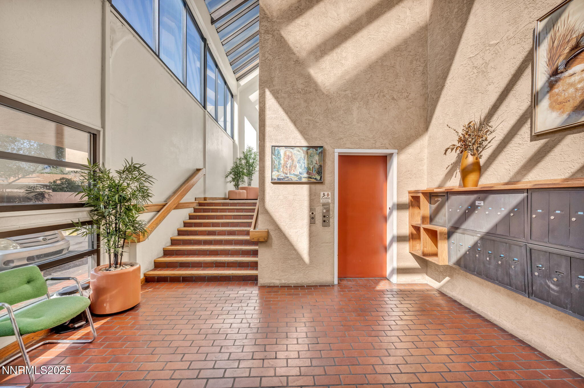 8-web-or-mls-3095-lakeside-dr-102