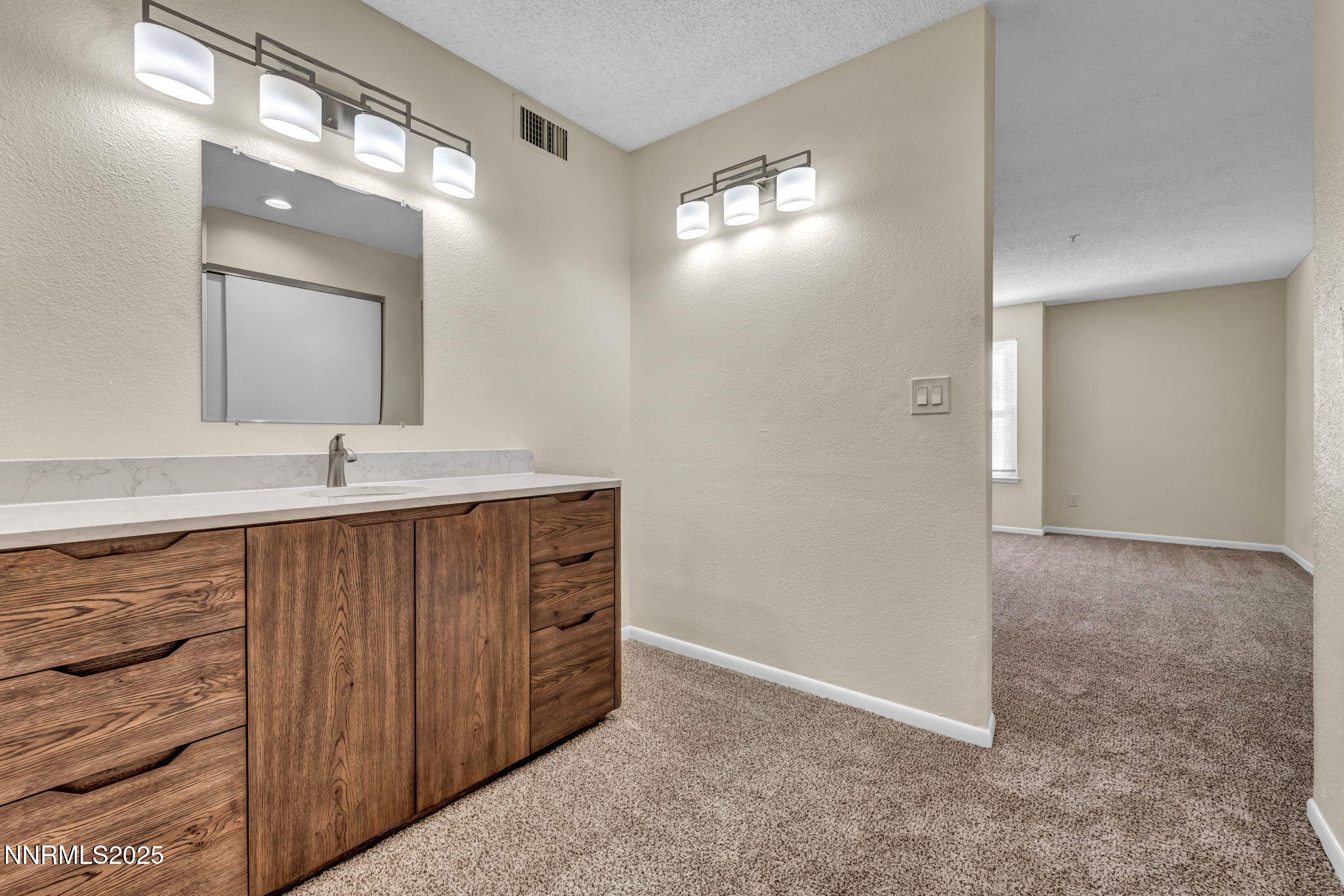 31-web-or-mls-3095-lakeside-dr-102