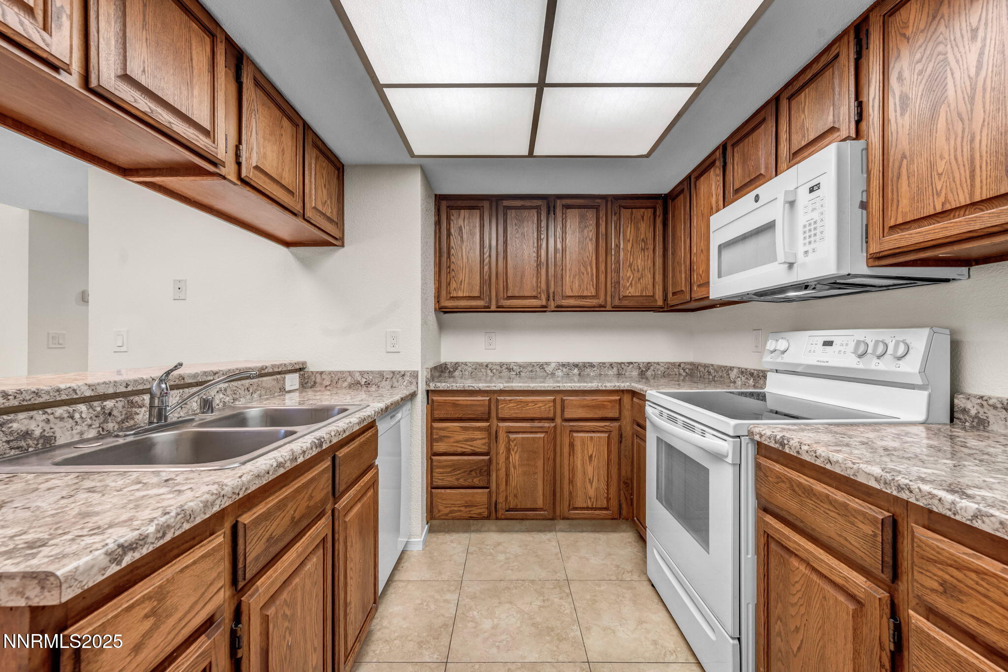 12-web-or-mls-3095-lakeside-dr-102