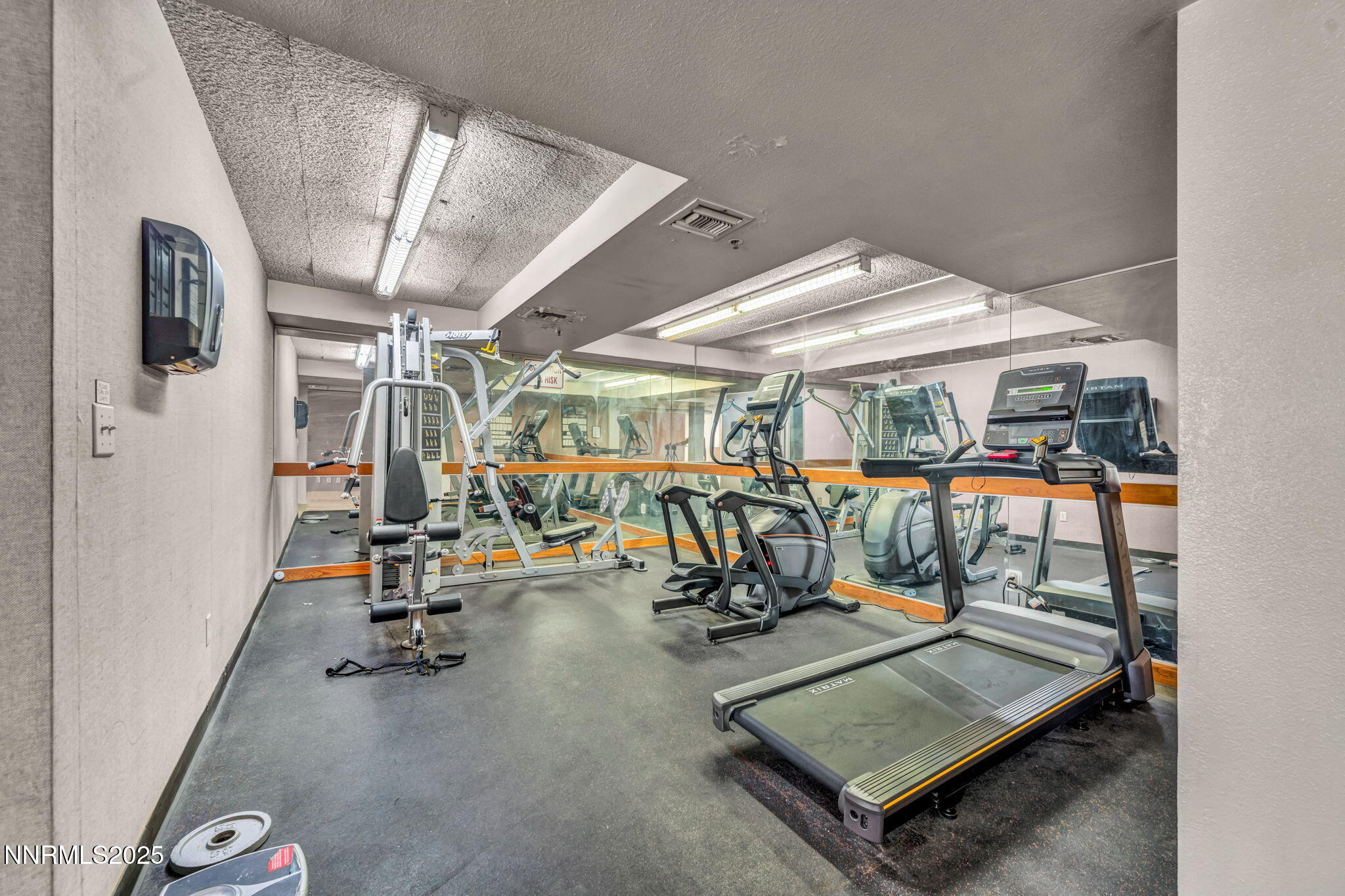 6-web-or-mls-3095-lakeside-dr-102