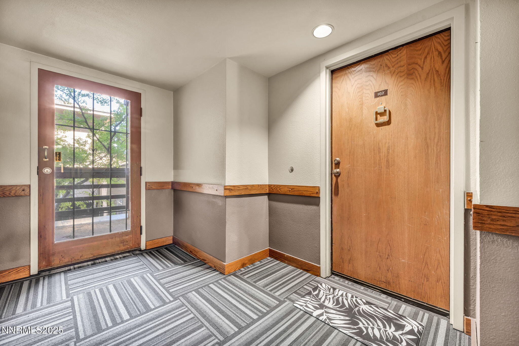 1-web-or-mls-3095-lakeside-dr-102