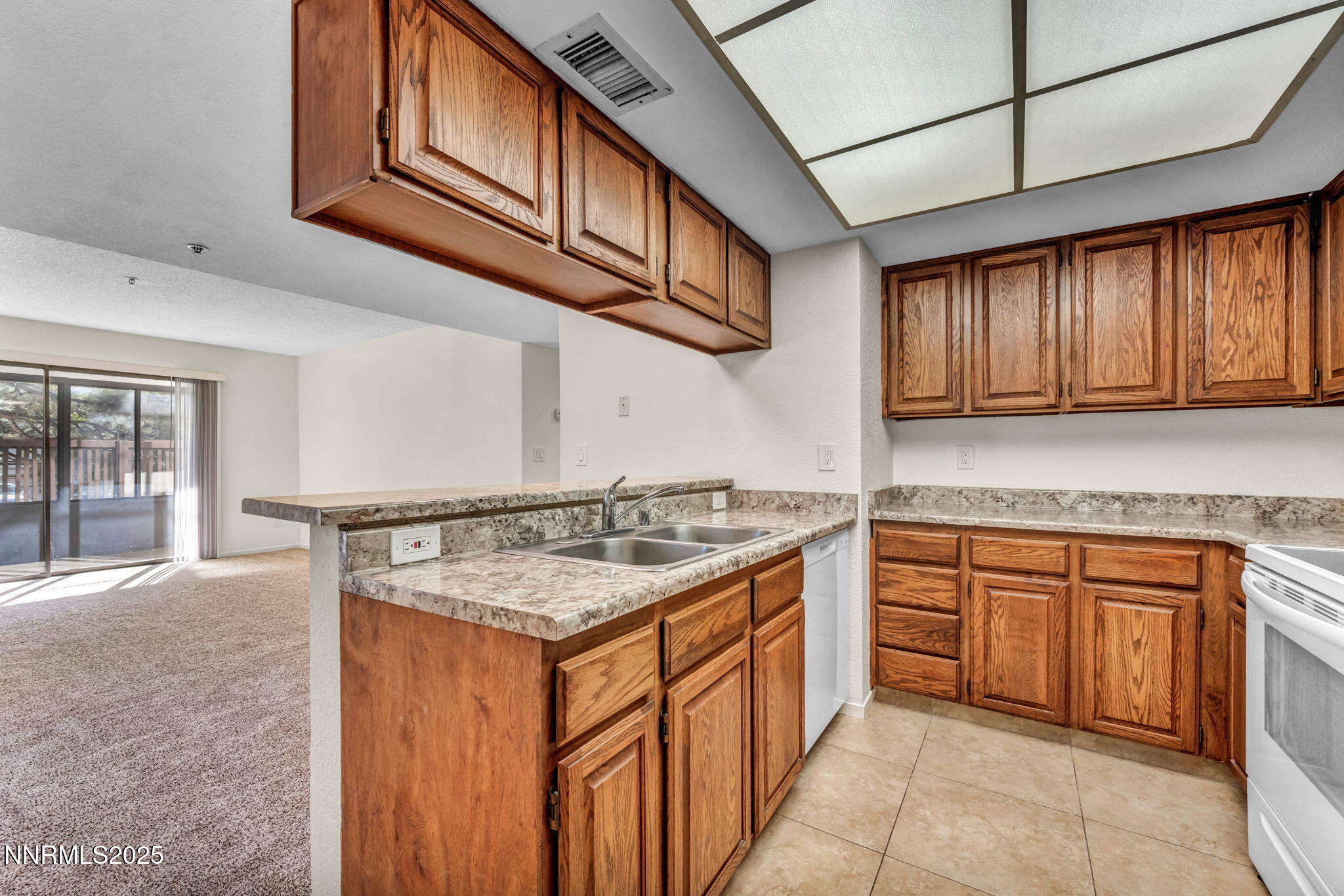 13-web-or-mls-3095-lakeside-dr-102