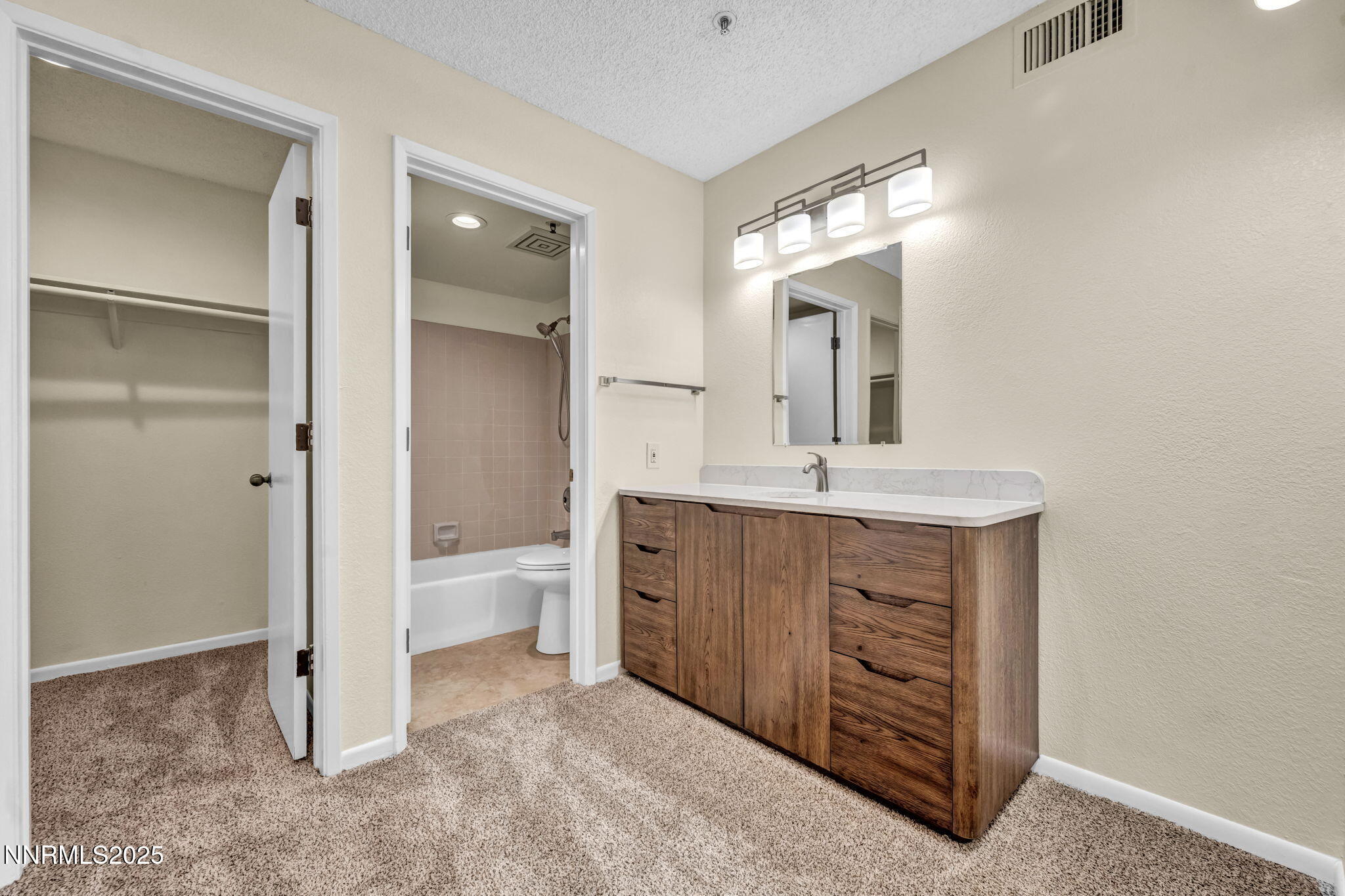 28-web-or-mls-3095-lakeside-dr-102