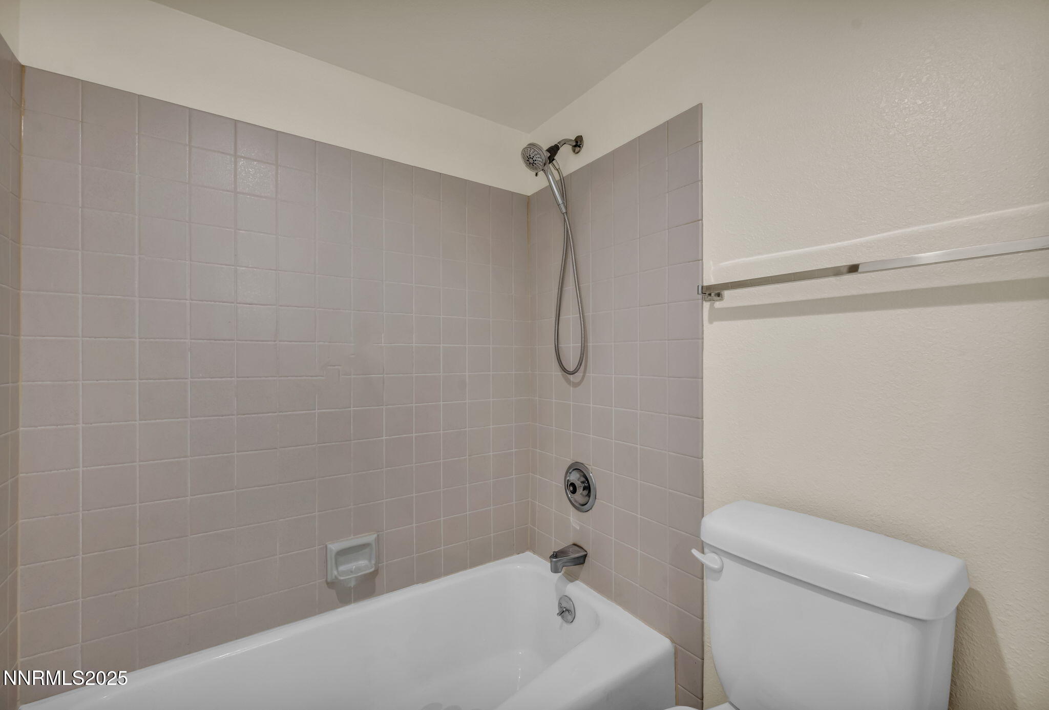 30-web-or-mls-3095-lakeside-dr-102