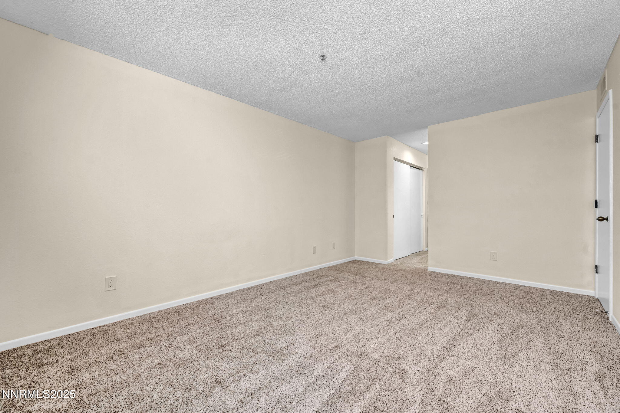 26-web-or-mls-3095-lakeside-dr-102