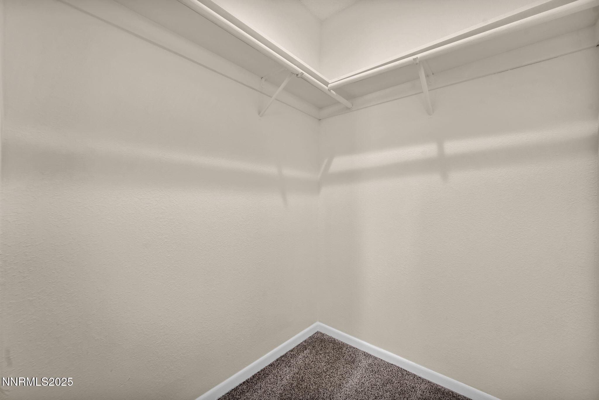 27-web-or-mls-3095-lakeside-dr-102