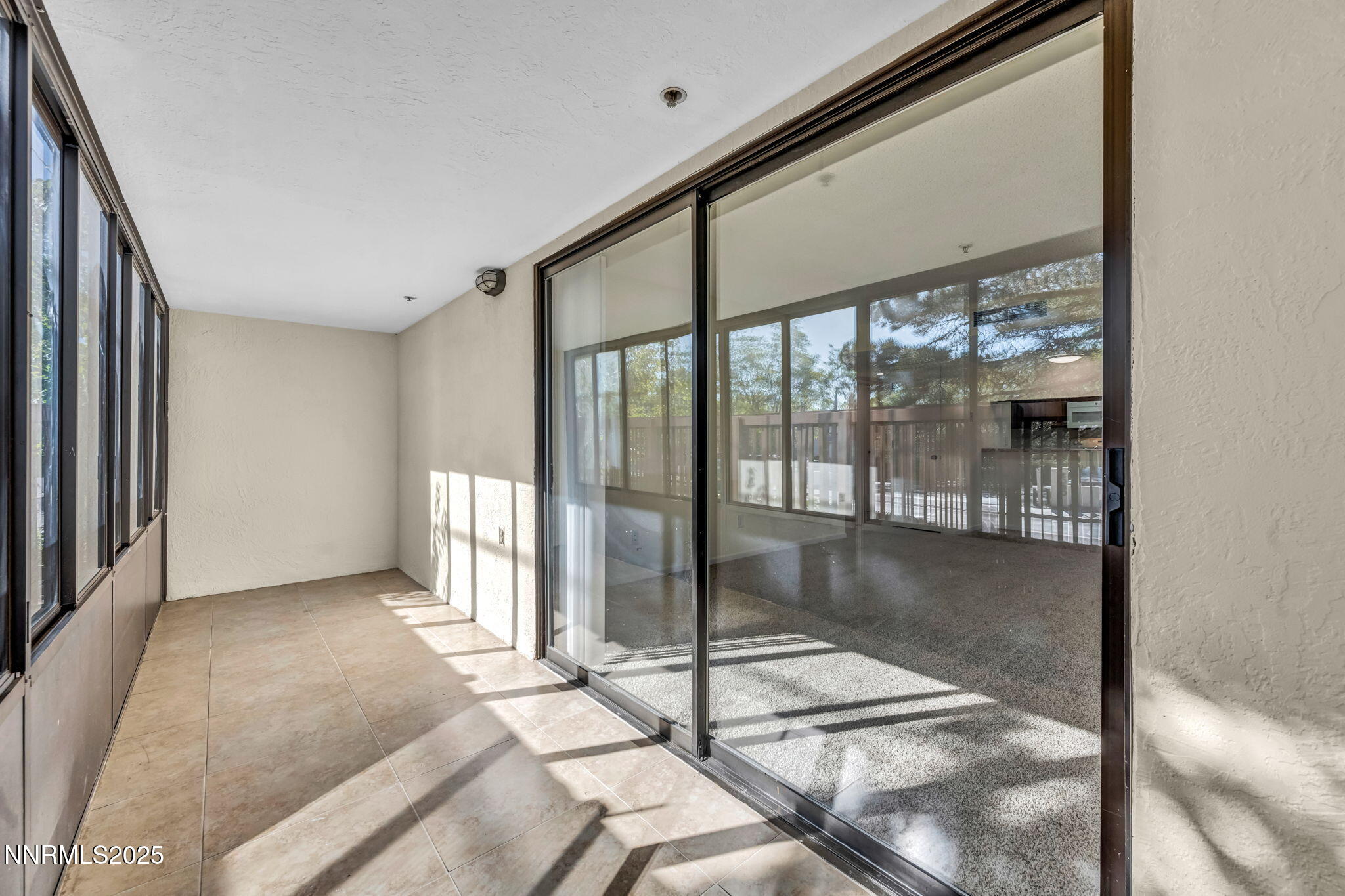 17-web-or-mls-3095-lakeside-dr-102