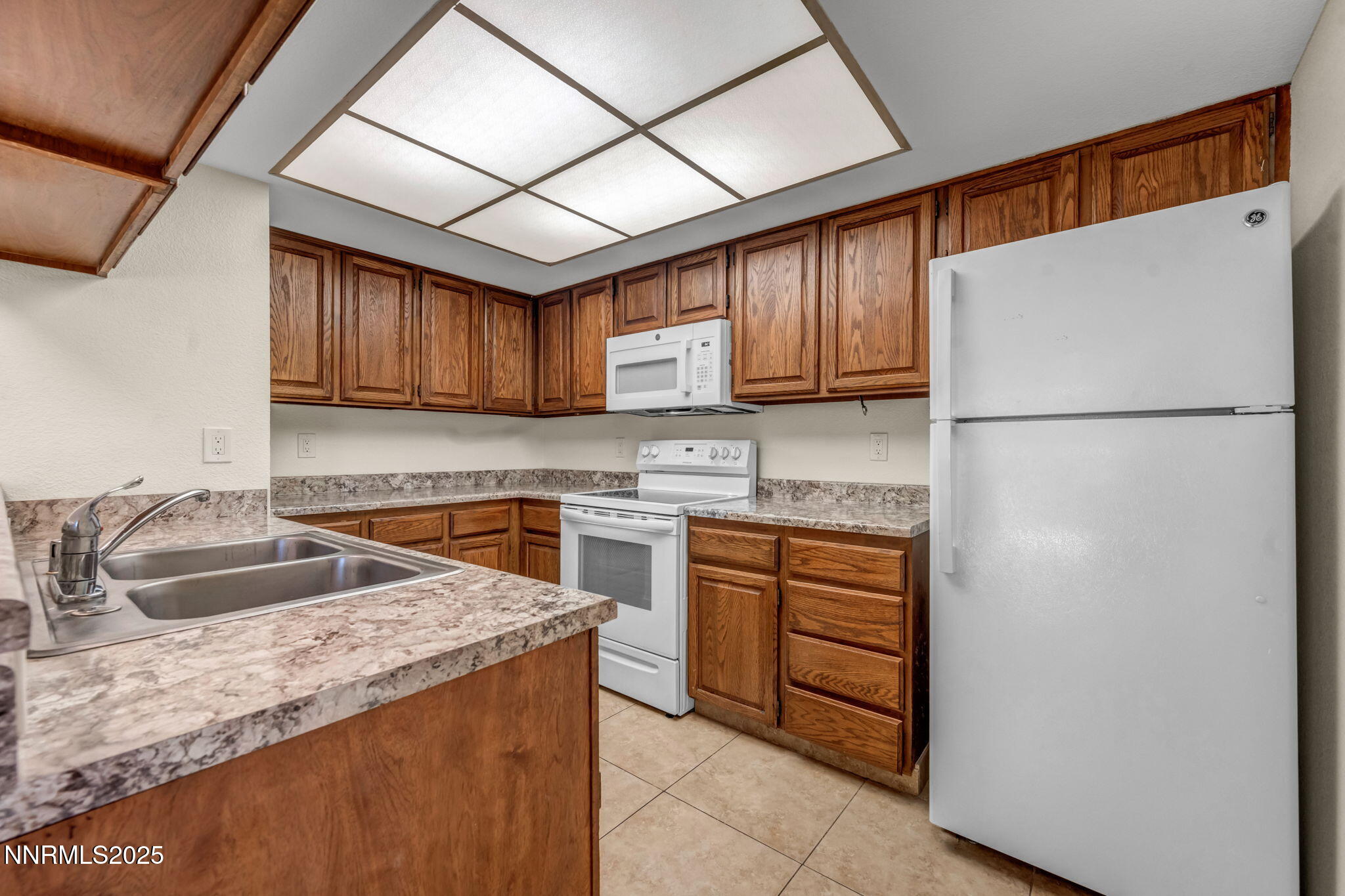 11-web-or-mls-3095-lakeside-dr-102