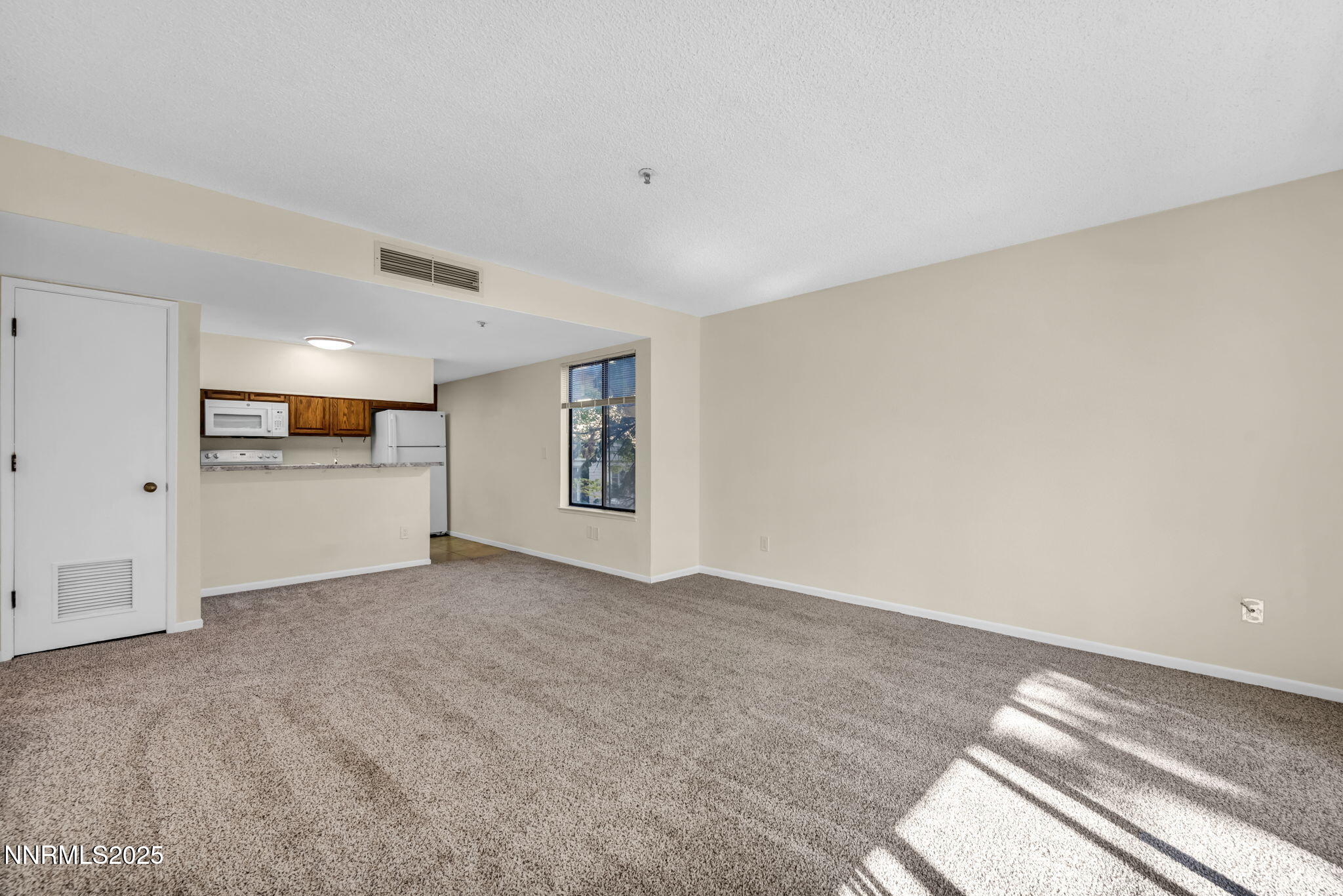 15-web-or-mls-3095-lakeside-dr-102