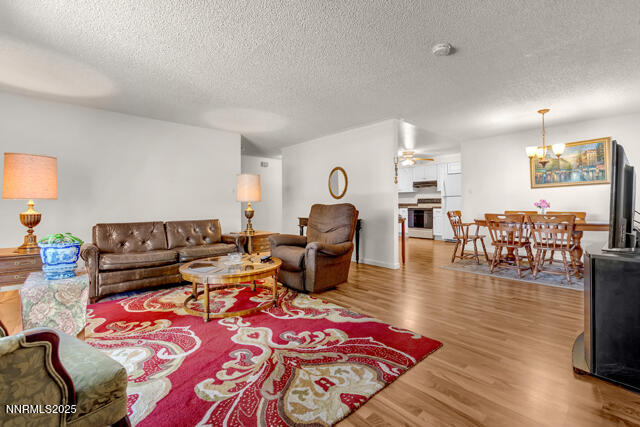 MiraLoma4225_640x480-004