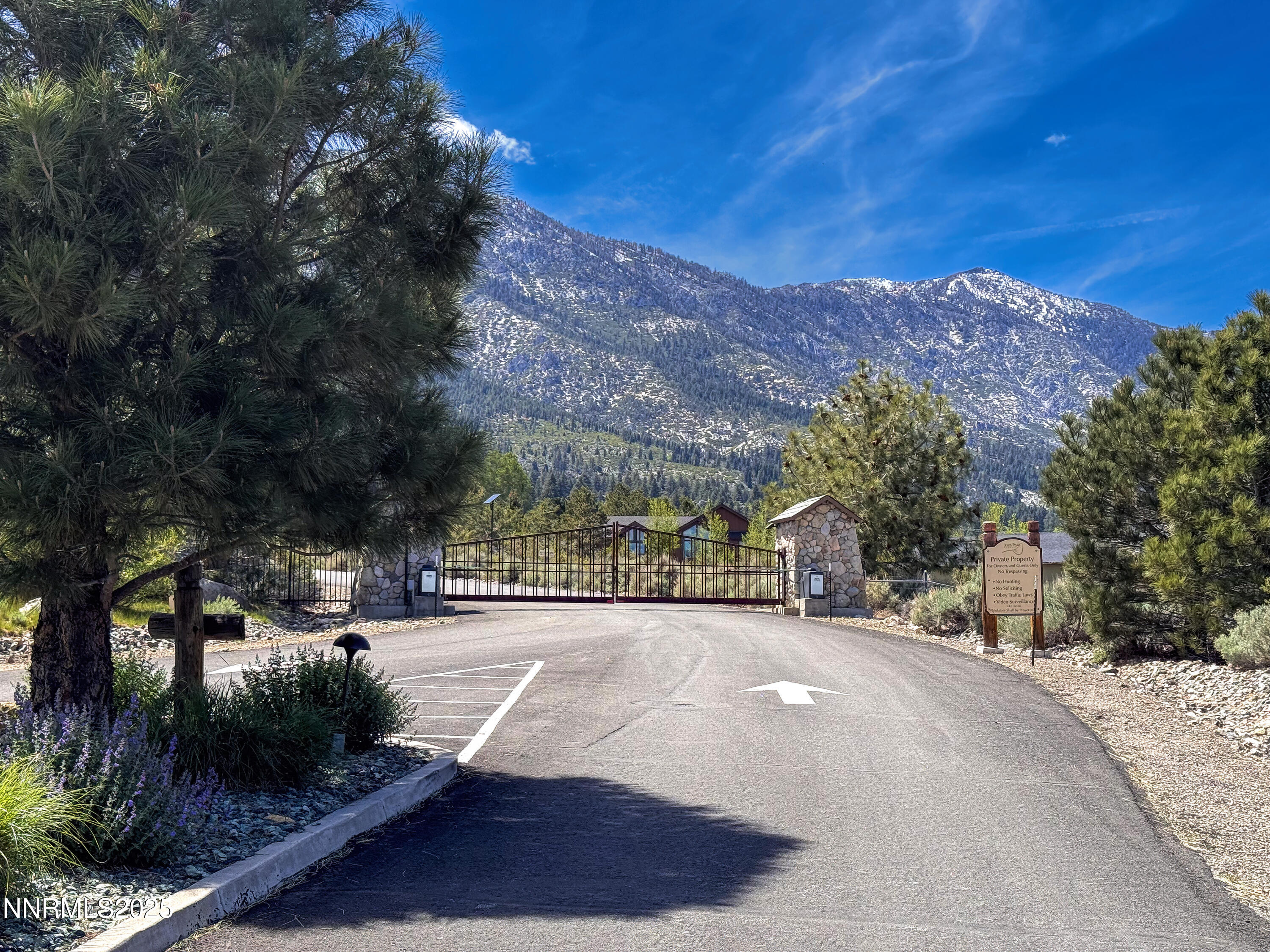 Nature's Edge Entry Gate