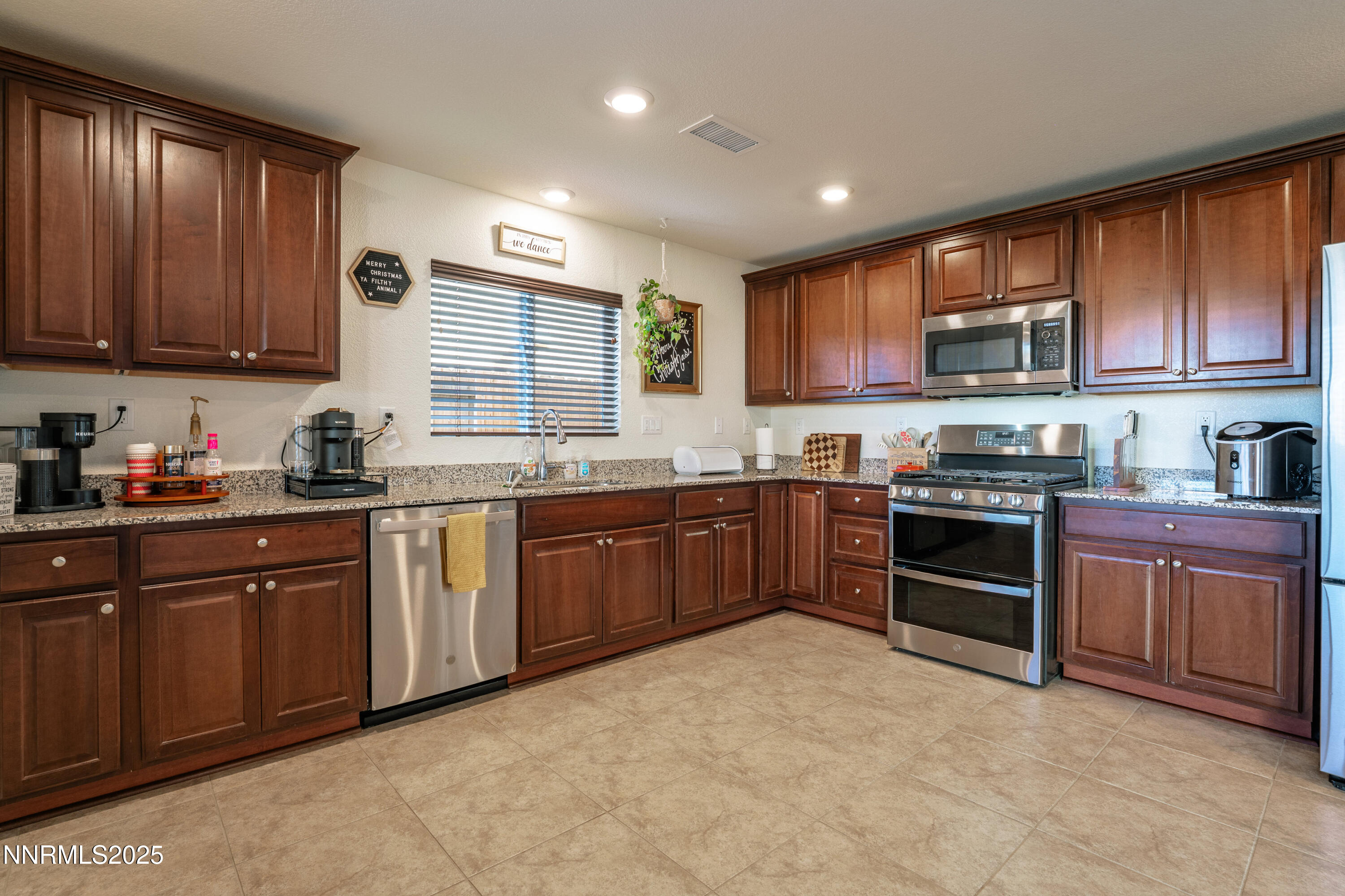 013_011_909_convair-11_478_862