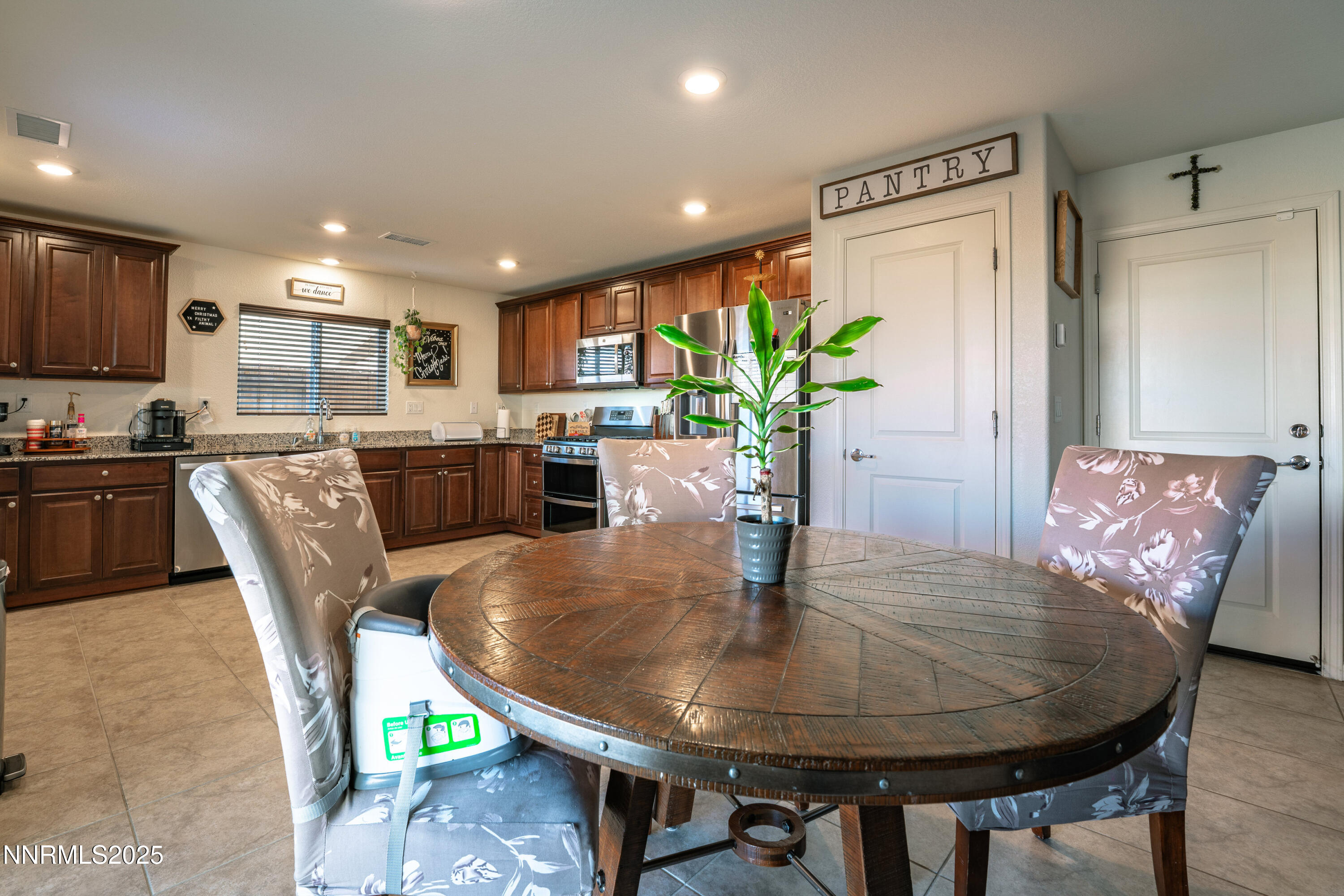 014_012_909_convair-12_855_452