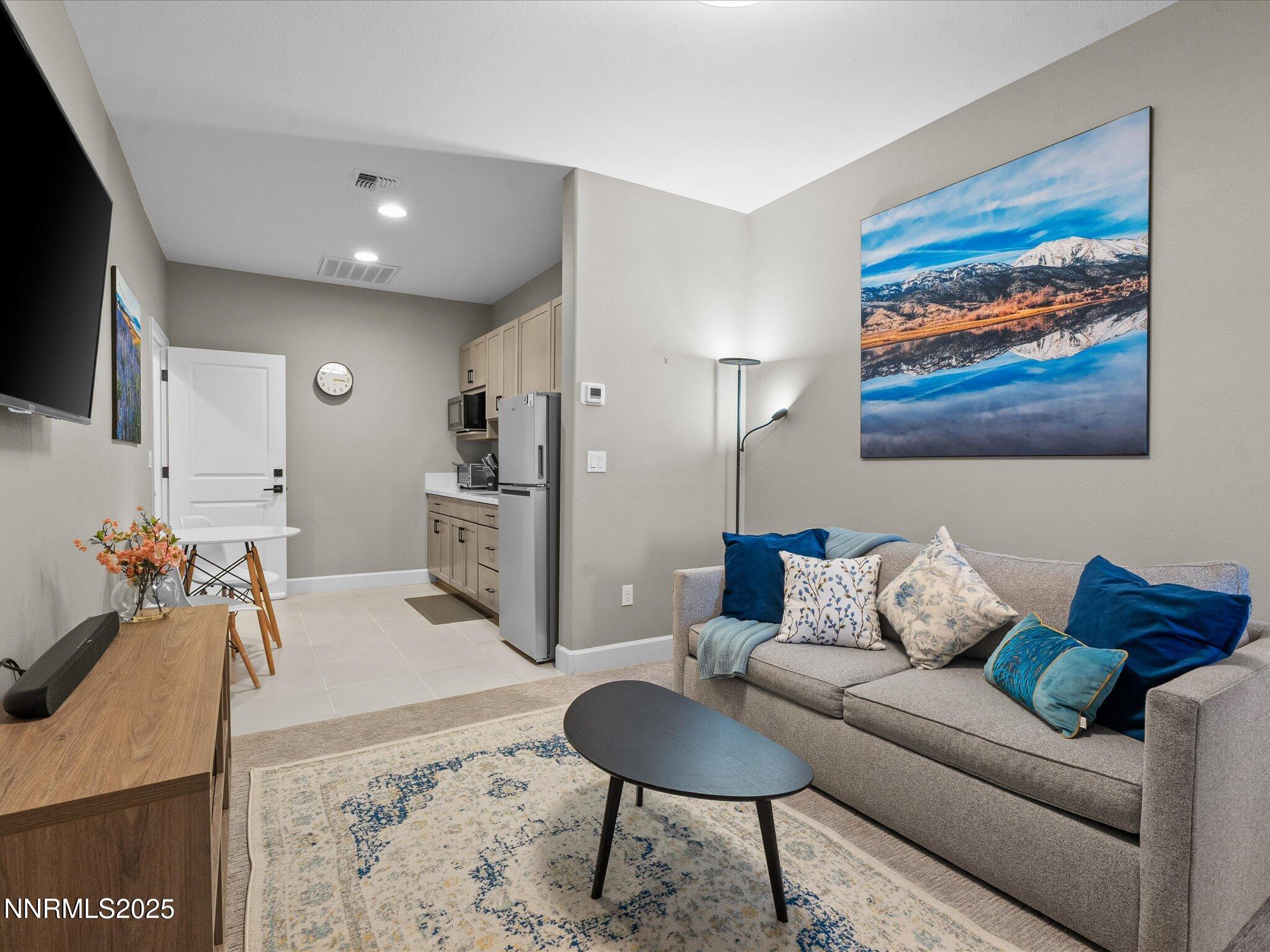 04-11167 Grazing Cattle Ln-111