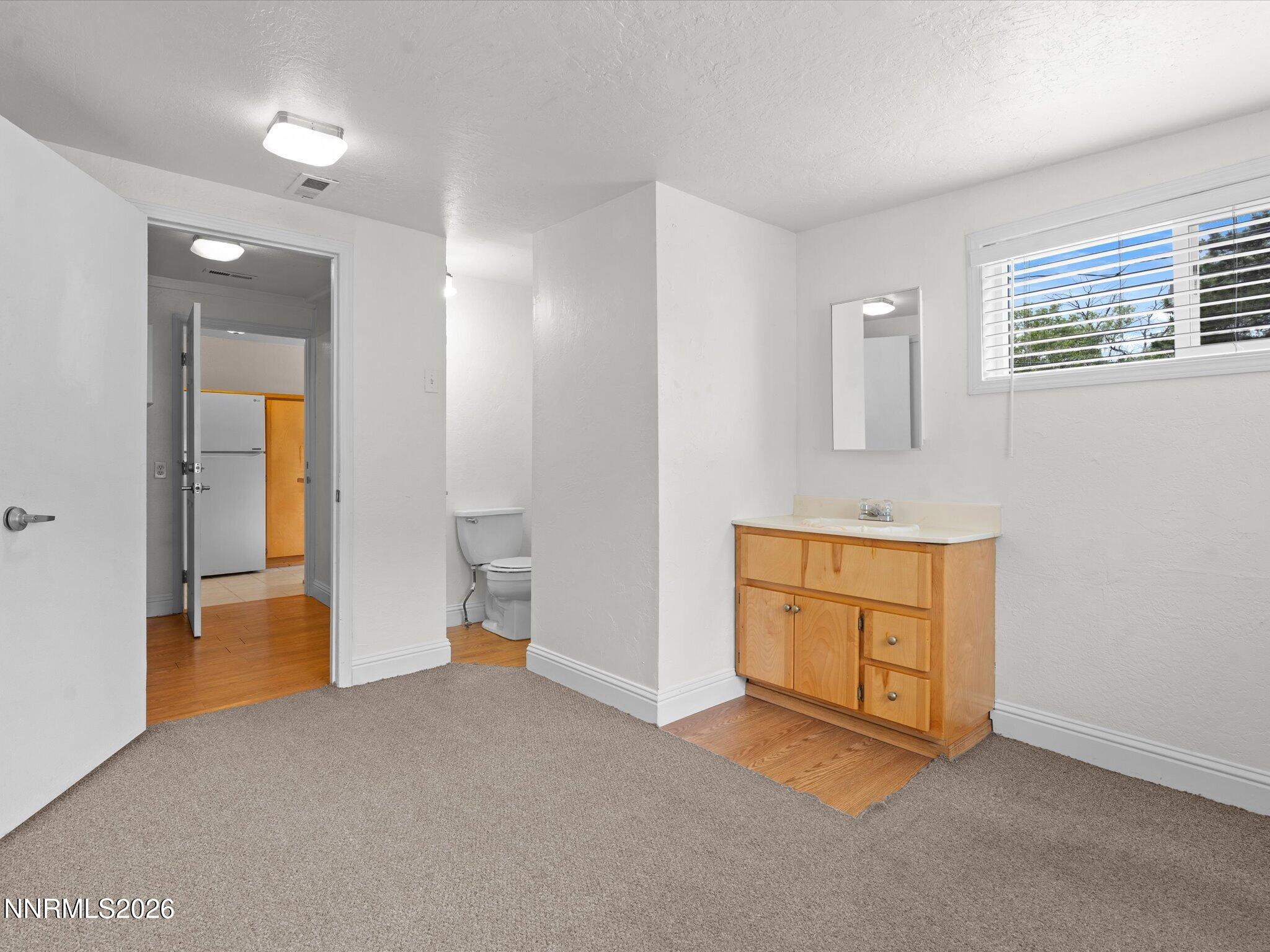 27-1675 Harvard Wy-126