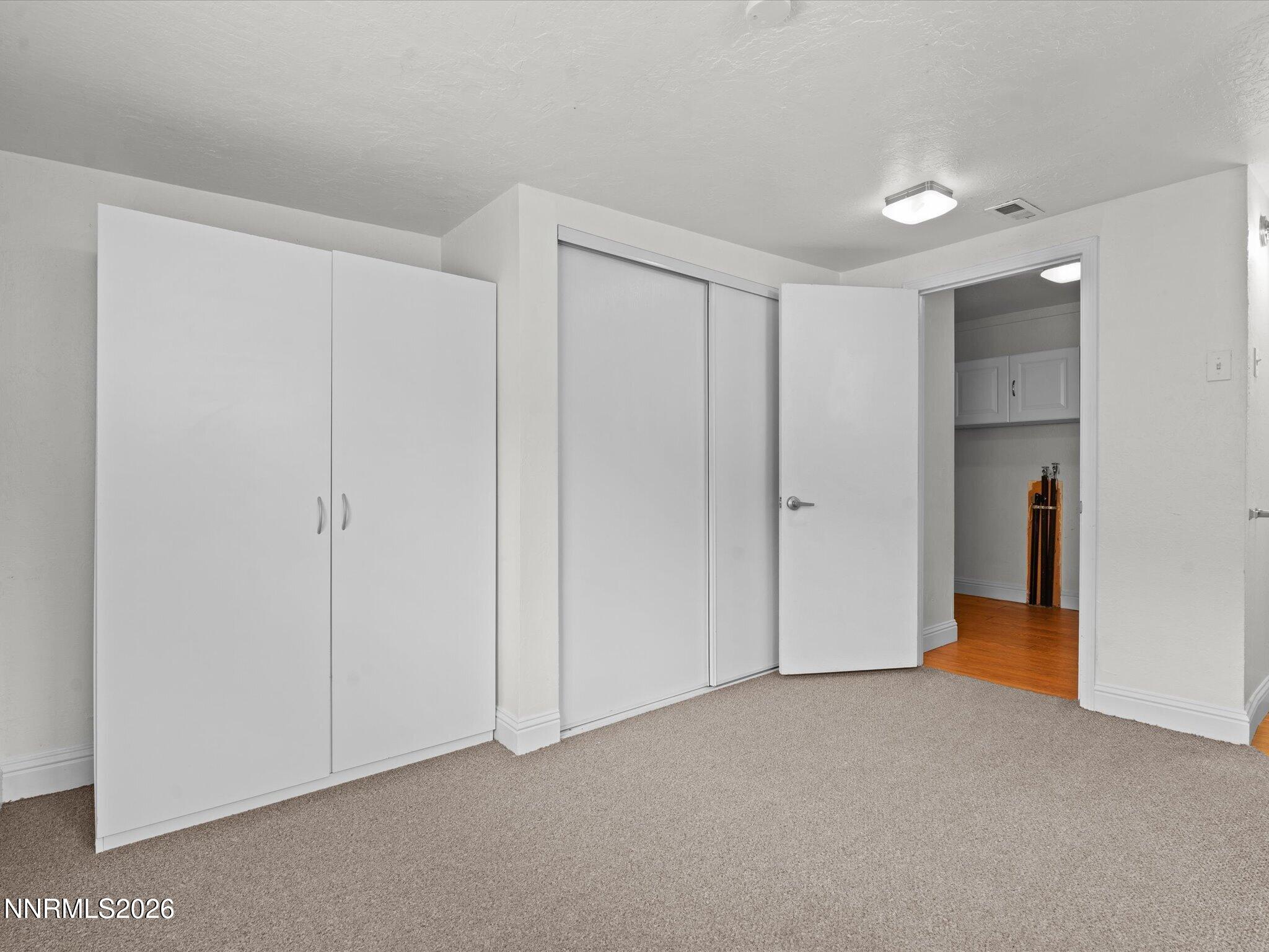 22-1675 Harvard Wy-127
