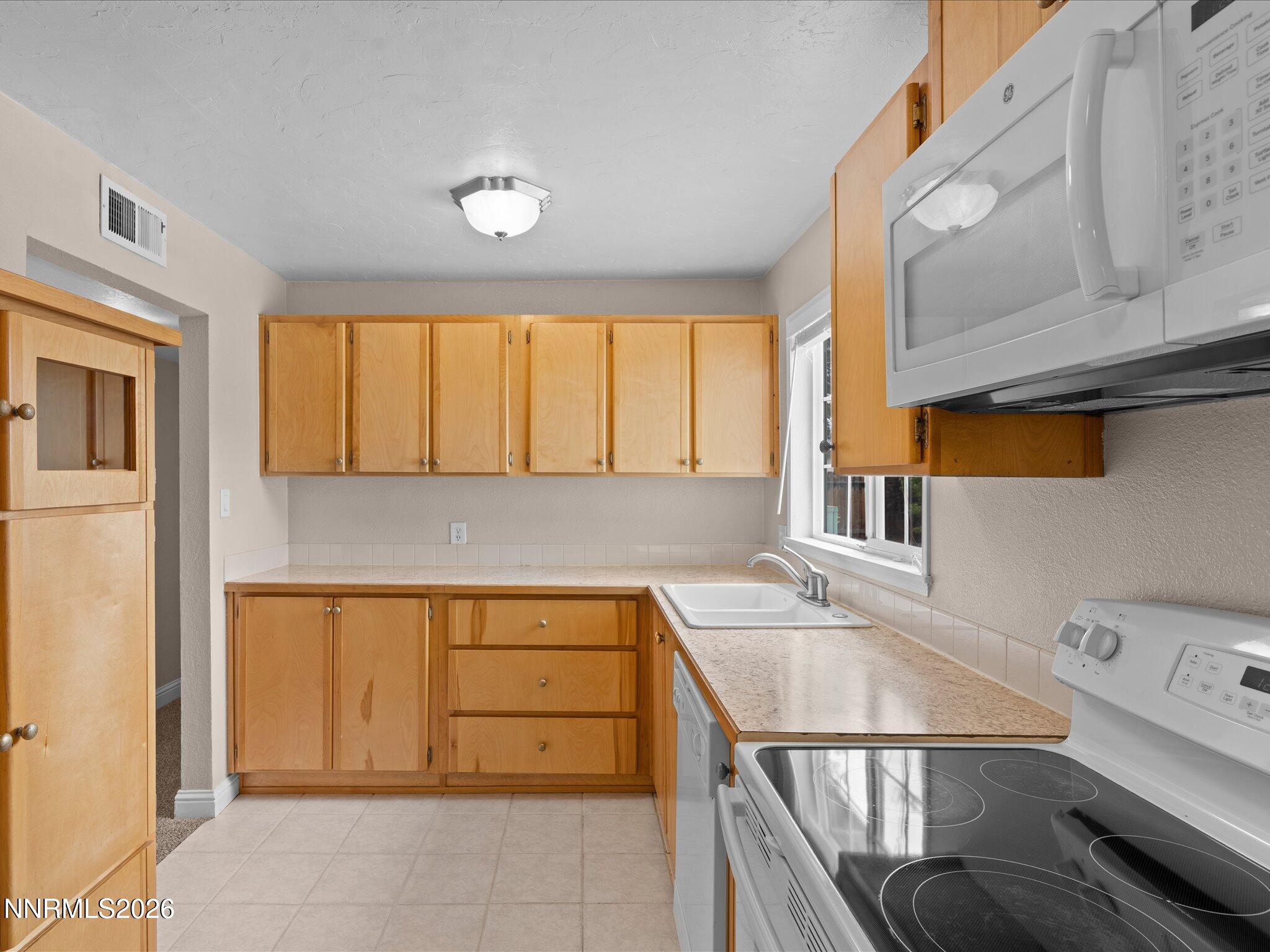 15-1675 Harvard Wy-114