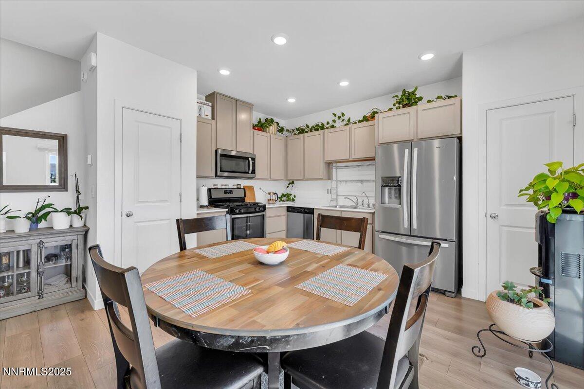 10-8838 Wolf Moon Dr Reno NV 89506 (10 o