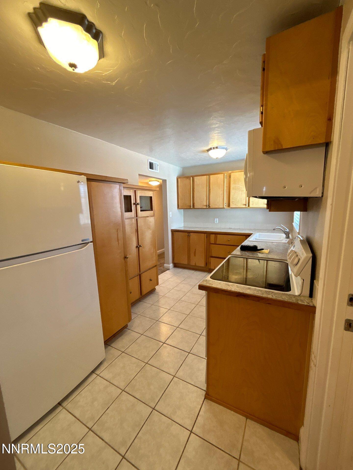 1675 Harvard Kitchen 2 (1)