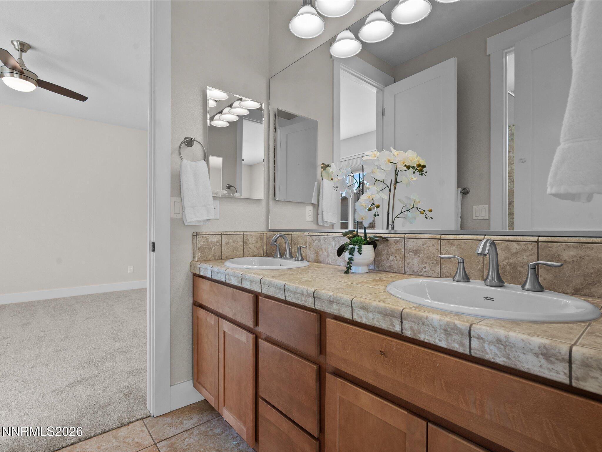 32-5585 E Hidden Valley Dr-164