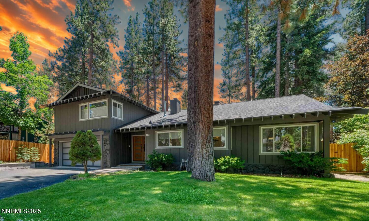 189 Ray Way Canva Sunset