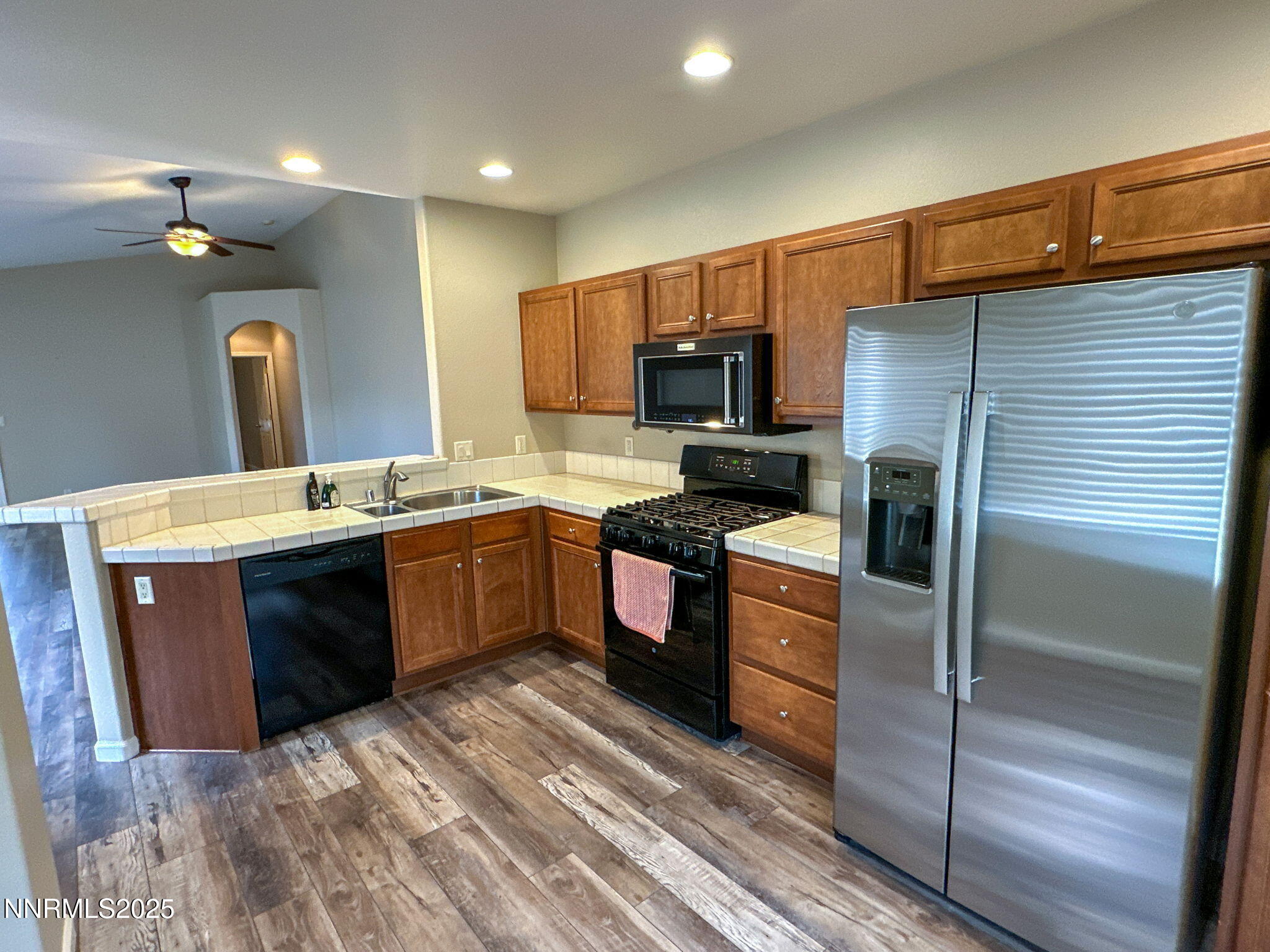 6-web-or-mls-Kitchen 2