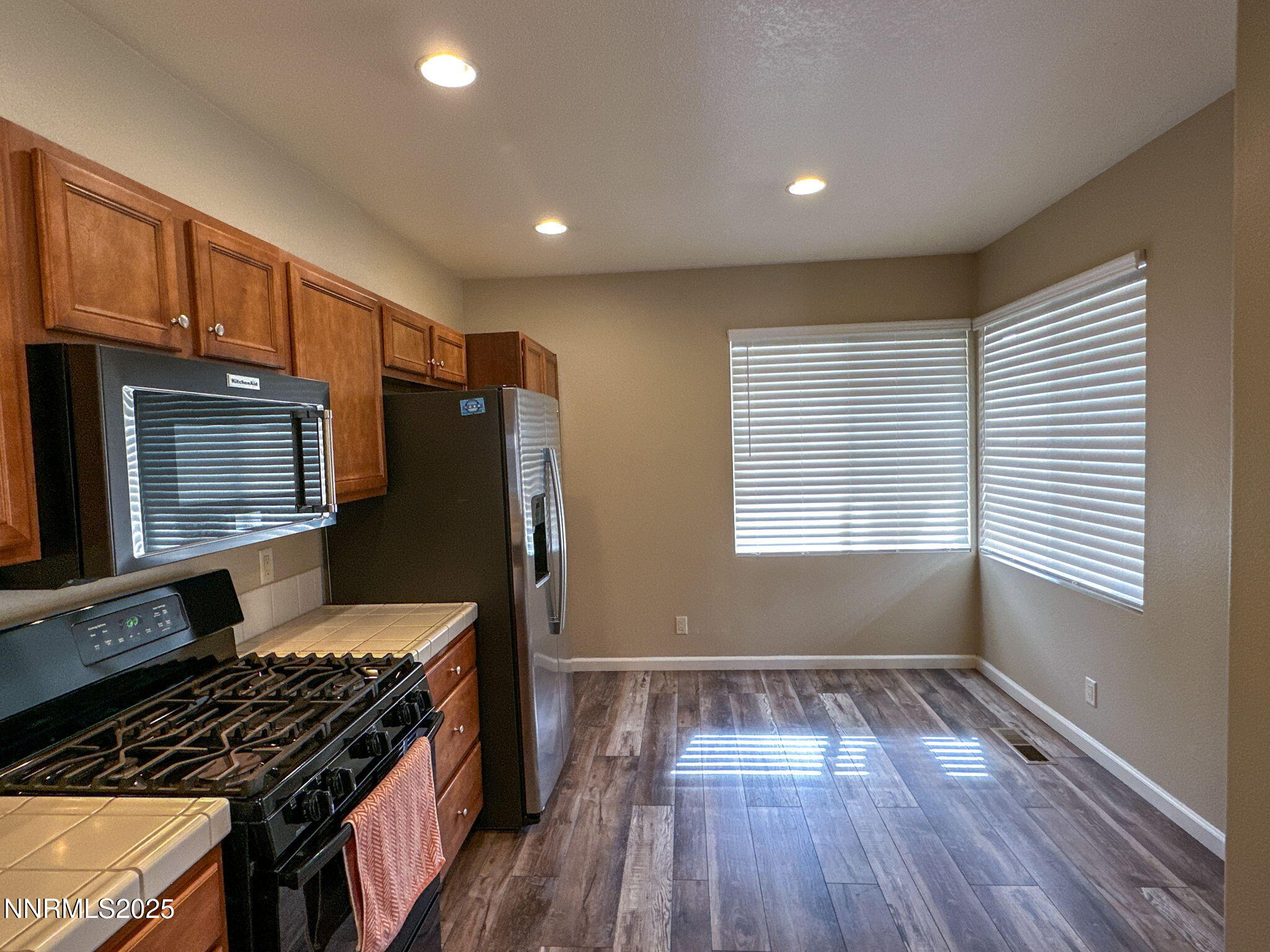 5-web-or-mls-Kitchen 1