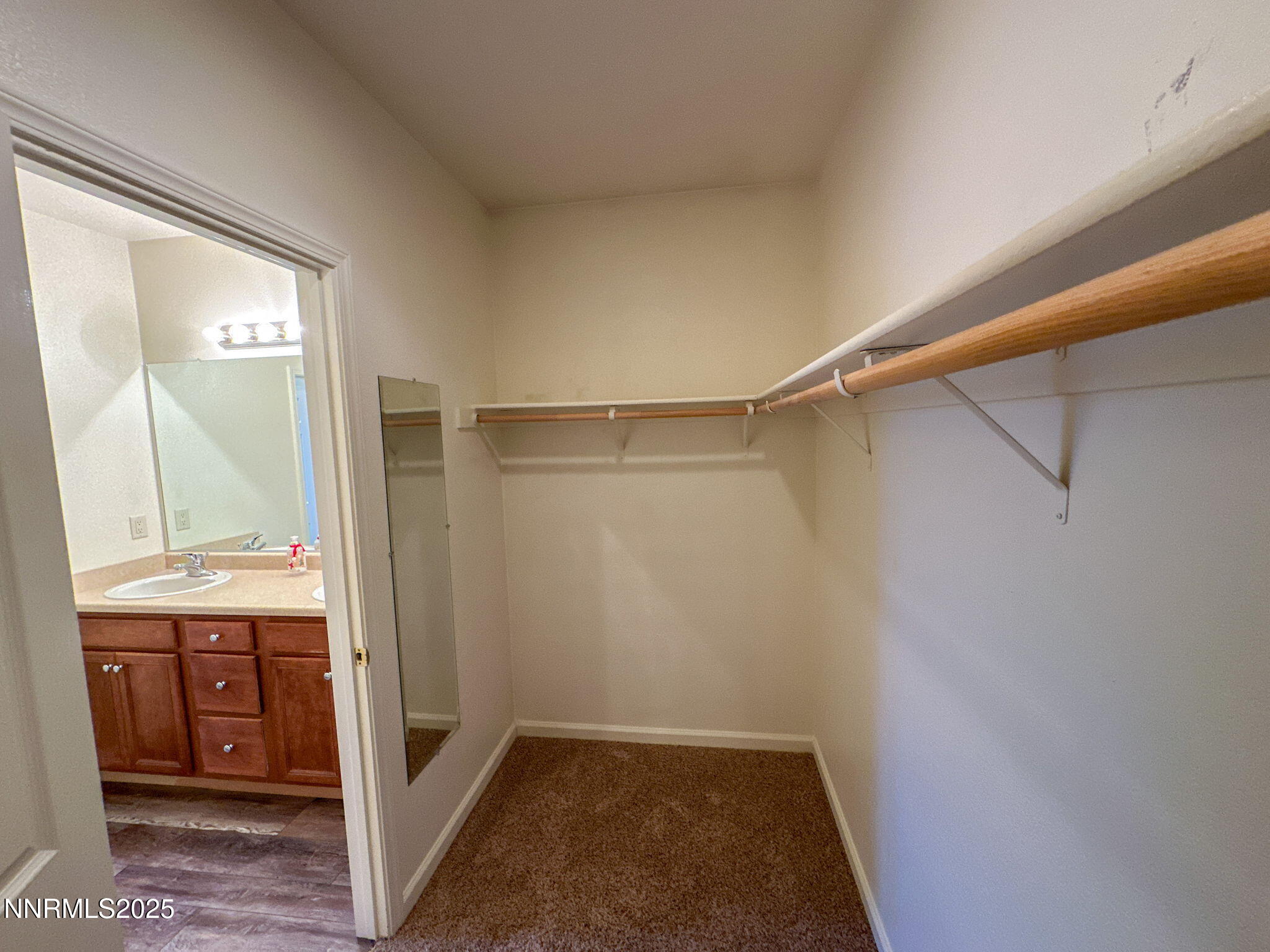 12-web-or-mls-Primary Closet