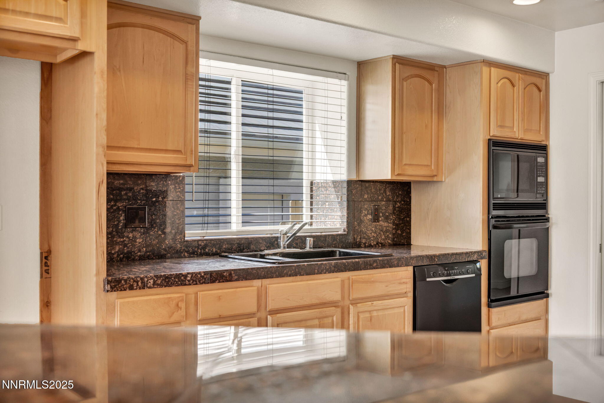 47-web-or-mls-6170-n-deer-meadows-ct