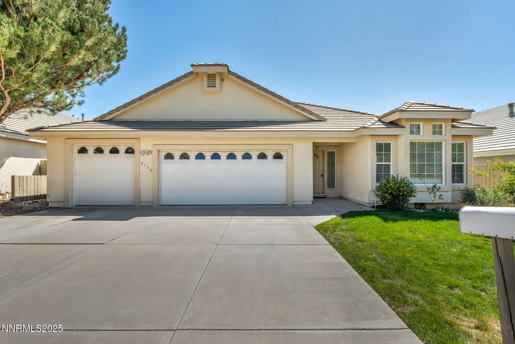 2-web-or-mls-6170-n-deer-meadows-ct