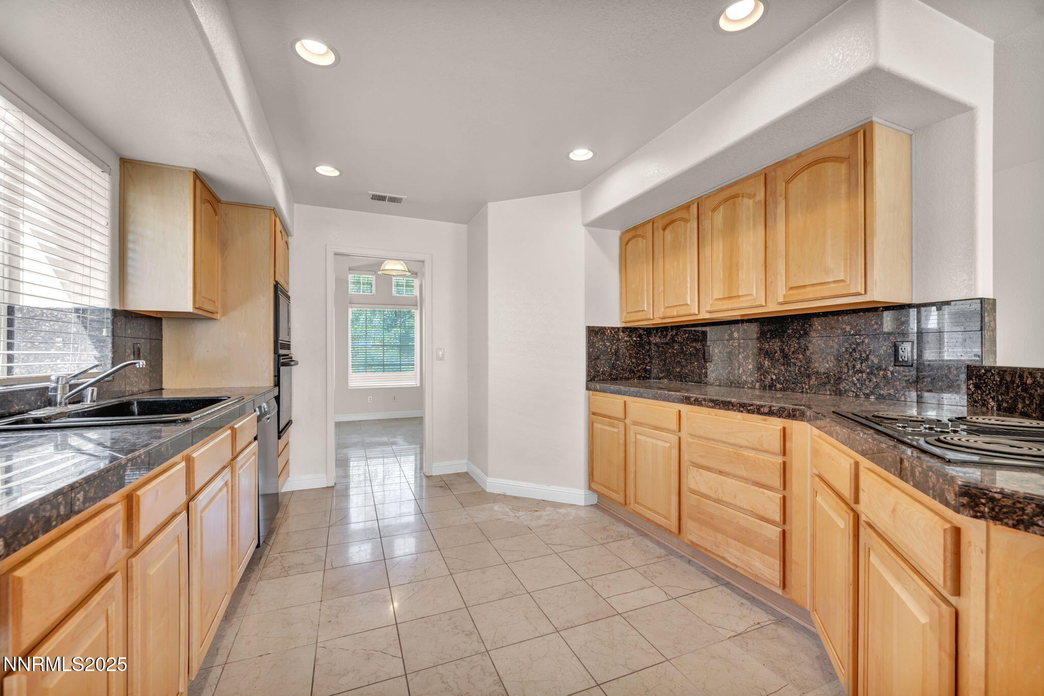 61-web-or-mls-6170-n-deer-meadows-ct