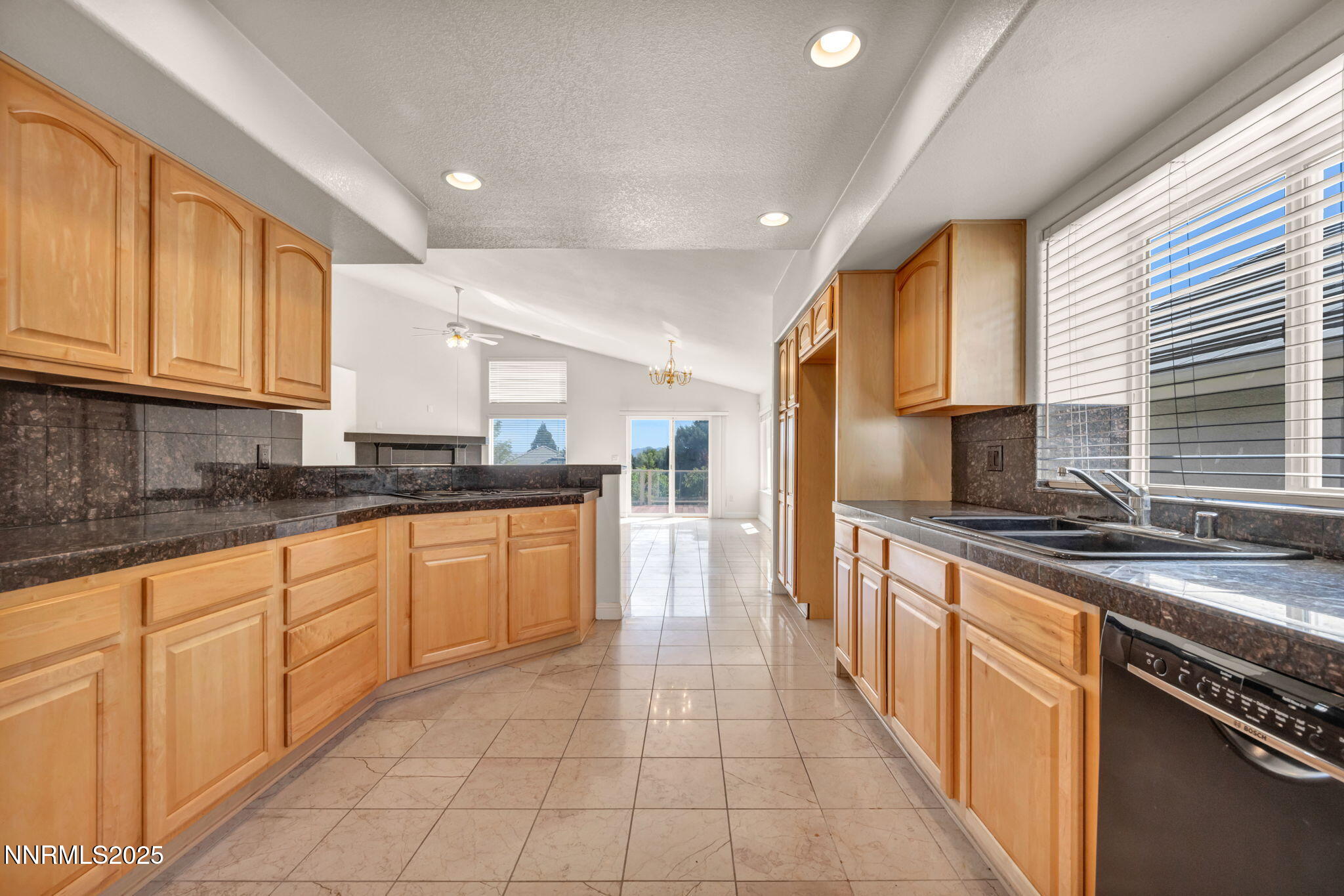 60-web-or-mls-6170-n-deer-meadows-ct