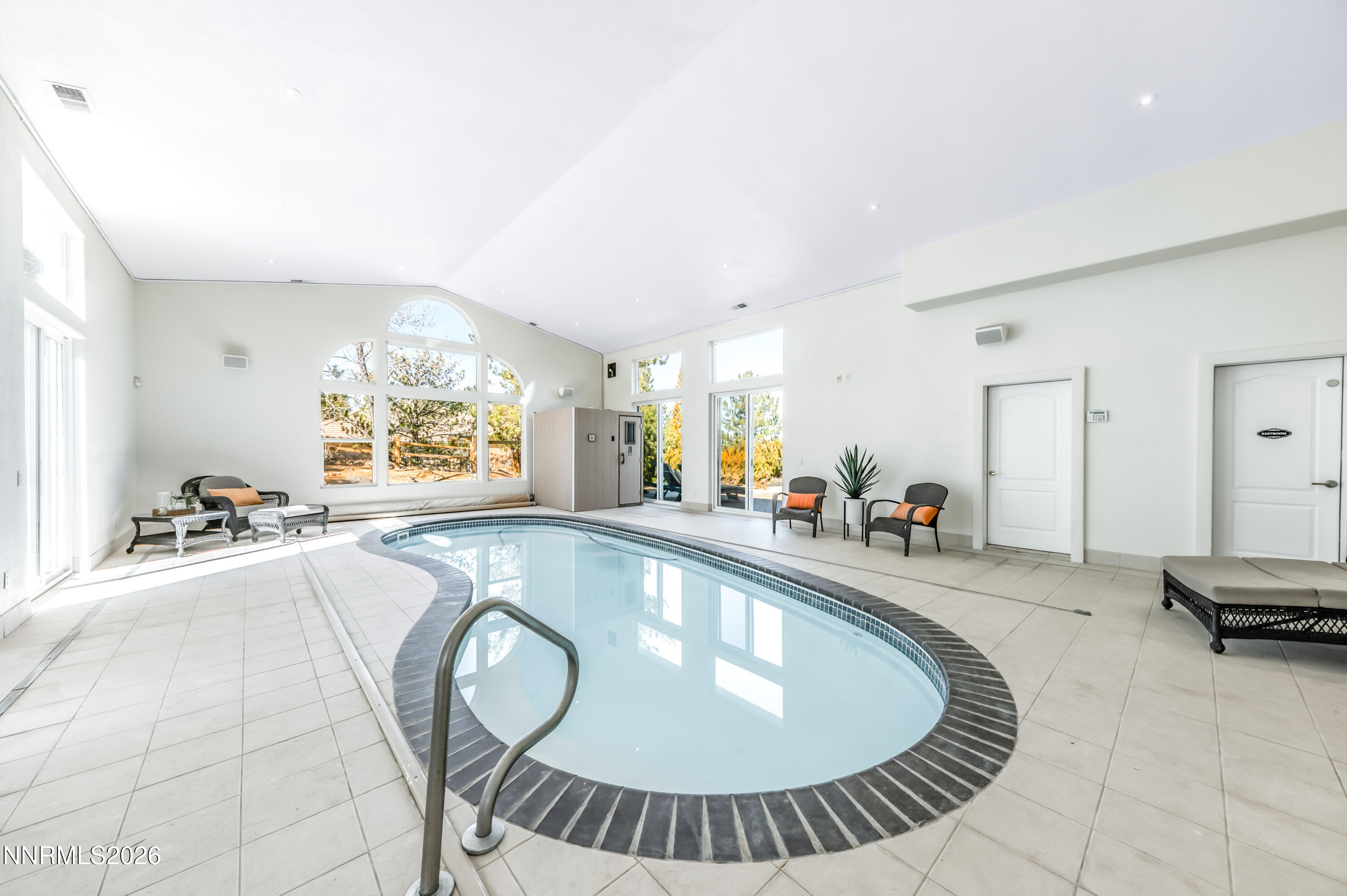 Pool to sauna SH-1046