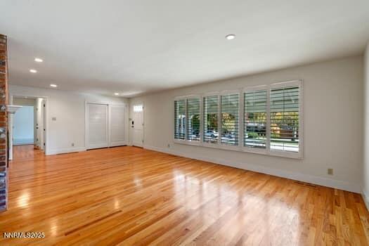 large-019a0782-e628-733b-a5f8-dc95975f12