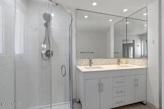 large-019a0782-ef8b-7102-8fe2-cbdeca4b56