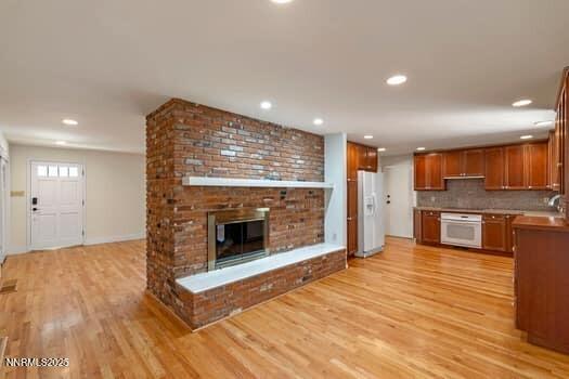 large-019a0782-e446-7087-aa45-54195b6ed2