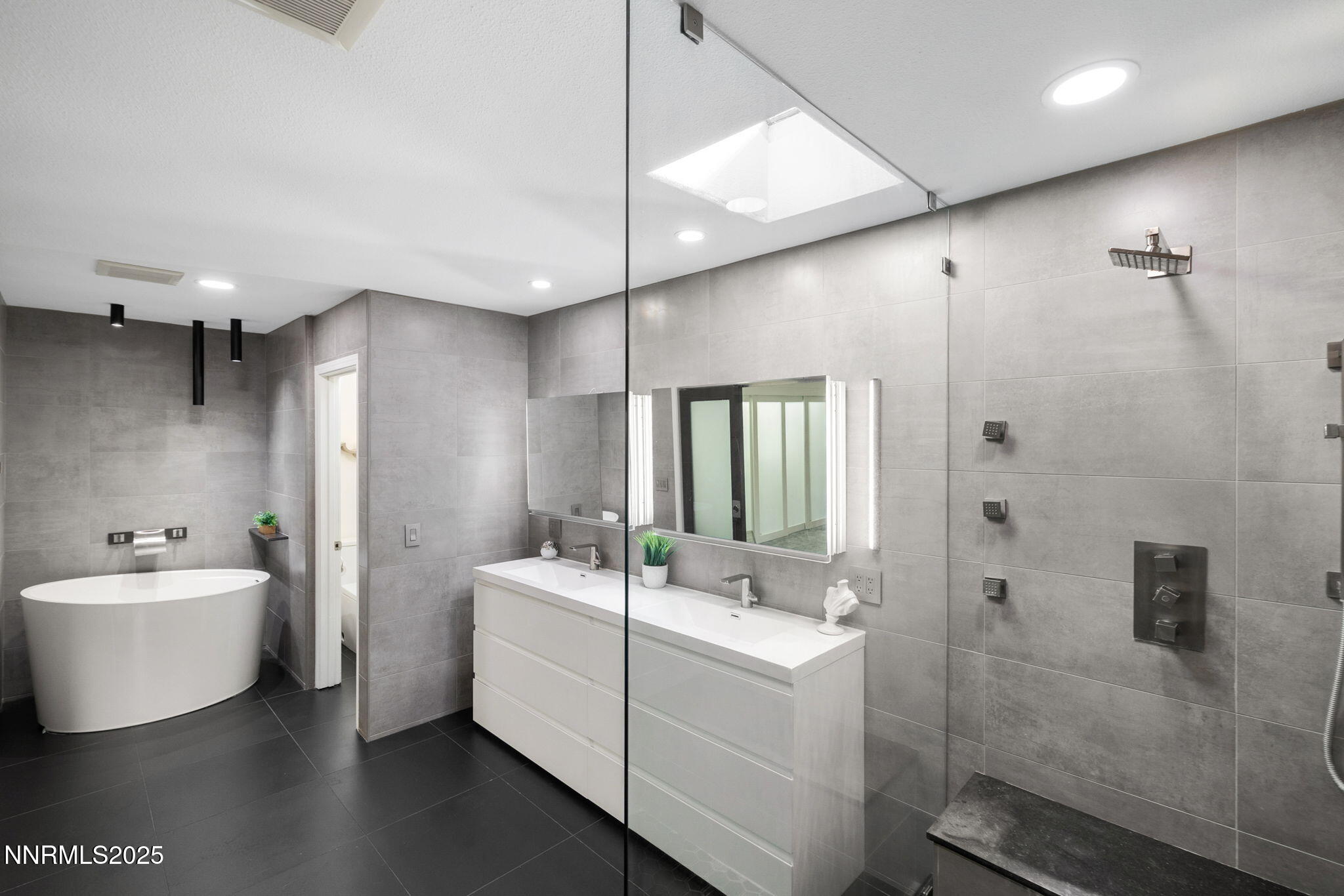 Reno, Nevada, 89519, United States, 4 Bedrooms Bedrooms, ,4 BathroomsBathrooms,Residential,Active,1952499