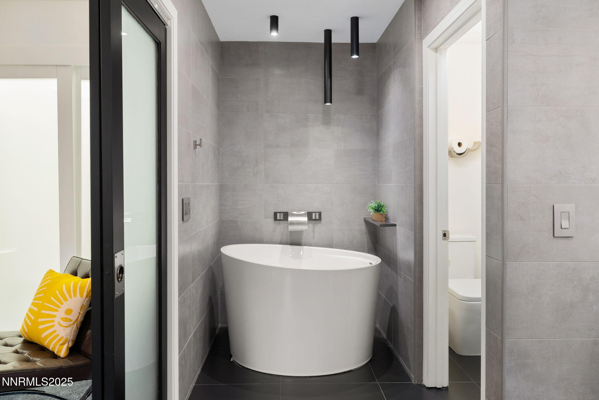 19-web-or-mls-2535 W Lake Ridge Shores-1