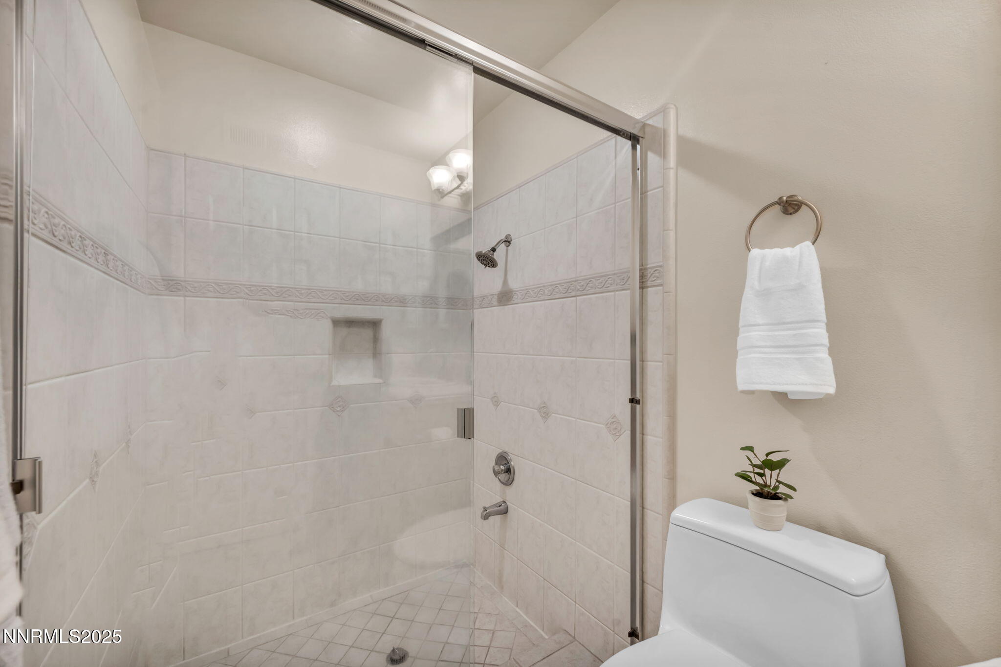 24-web-or-mls-845-southwood-blvd-22