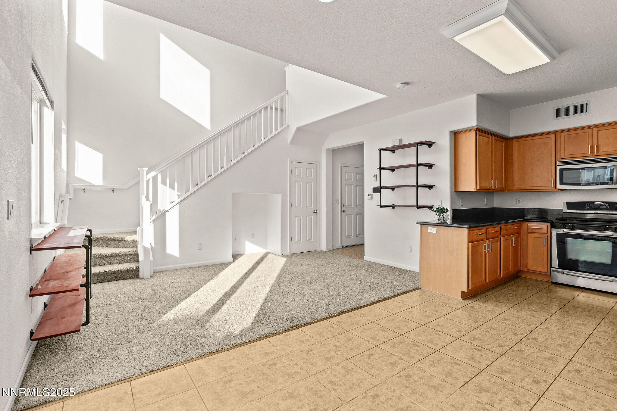 Viasro-2125StantonLn-17