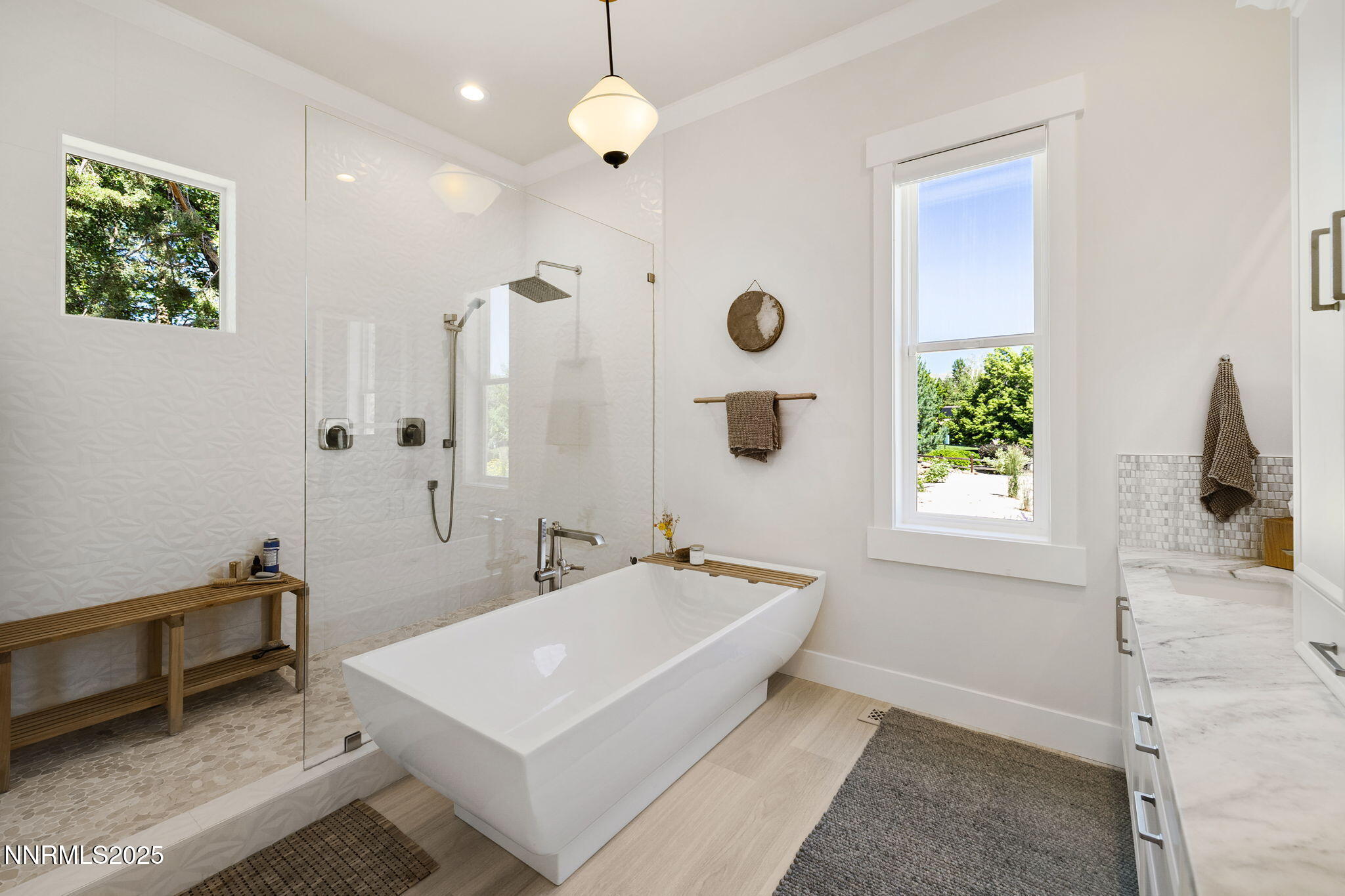 21-web-or-mls-4305 Mountaingate-15