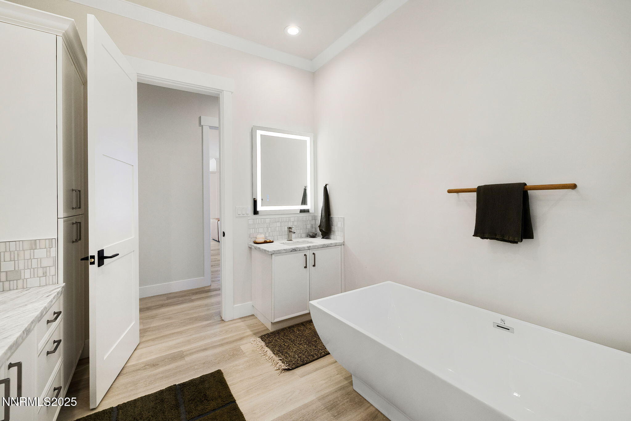 29-web-or-mls-4305 Mountaingate-22