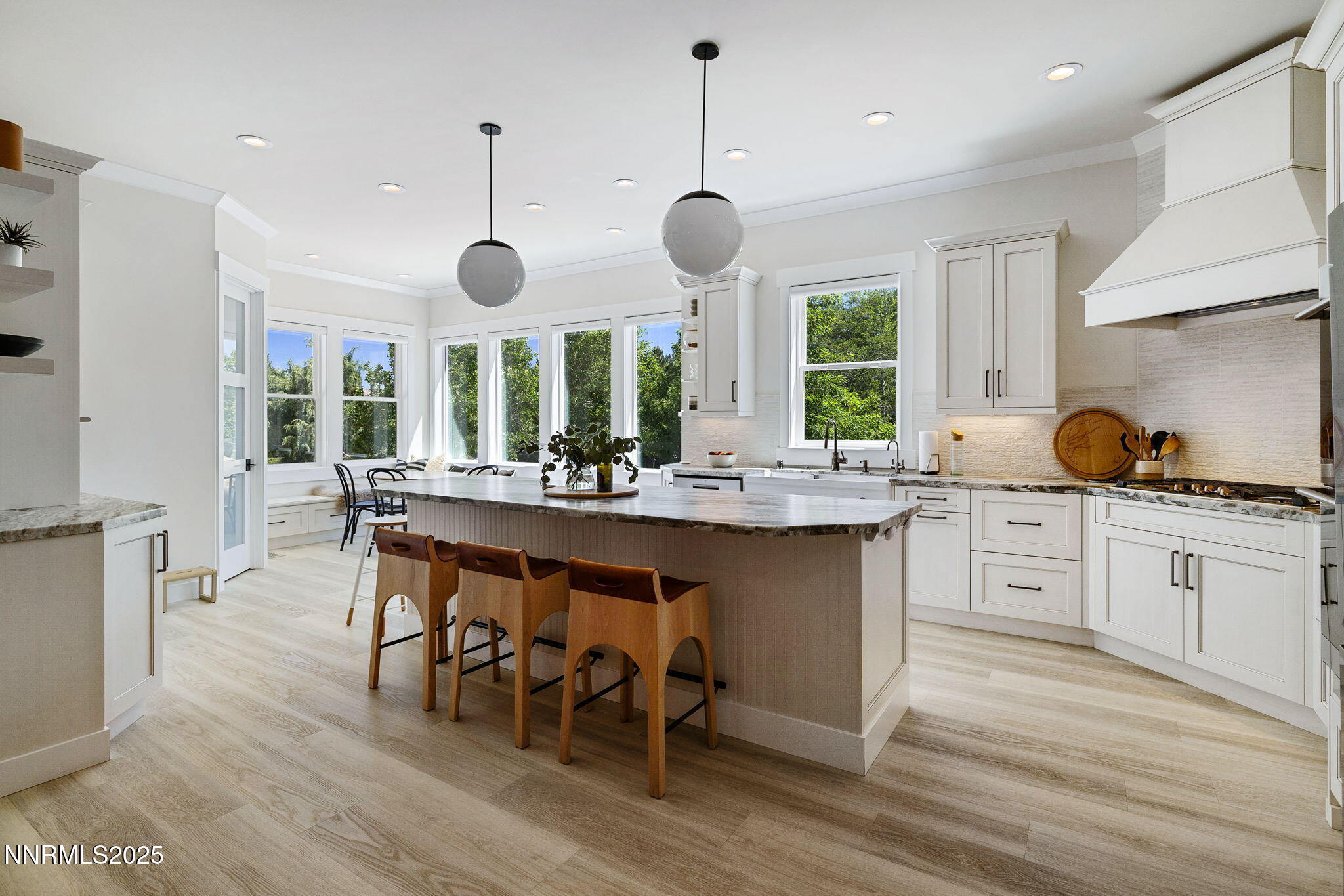 13-web-or-mls-4305 Mountaingate-38