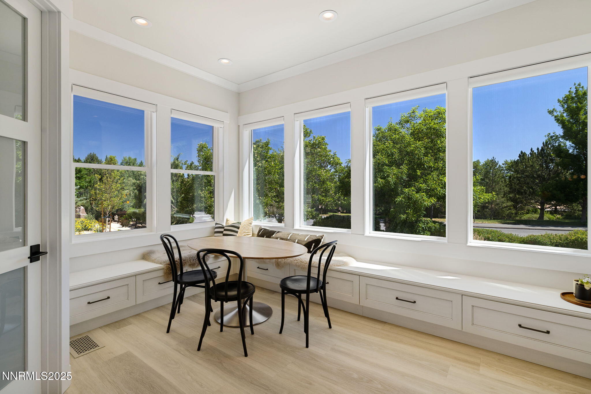 16-web-or-mls-4305 Mountaingate-41