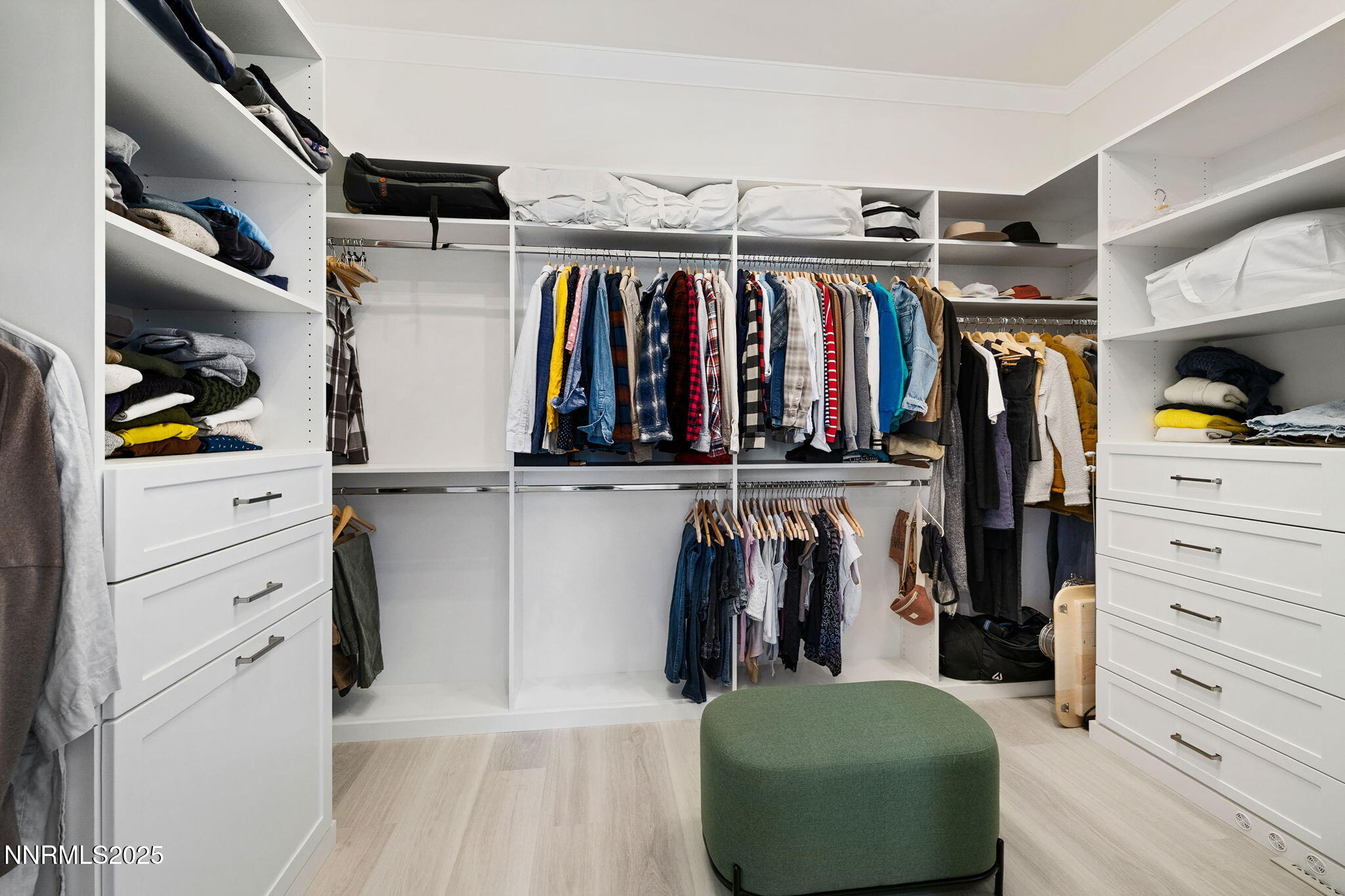 24-web-or-mls-4305 Mountaingate-17