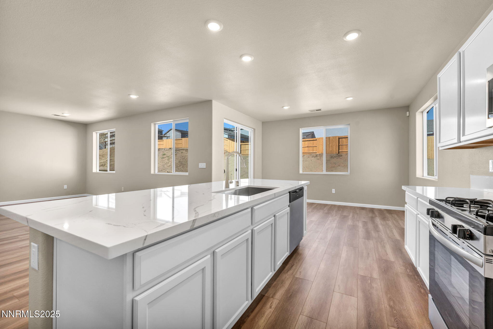 72-web-or-mls-615-e-patrician-dr