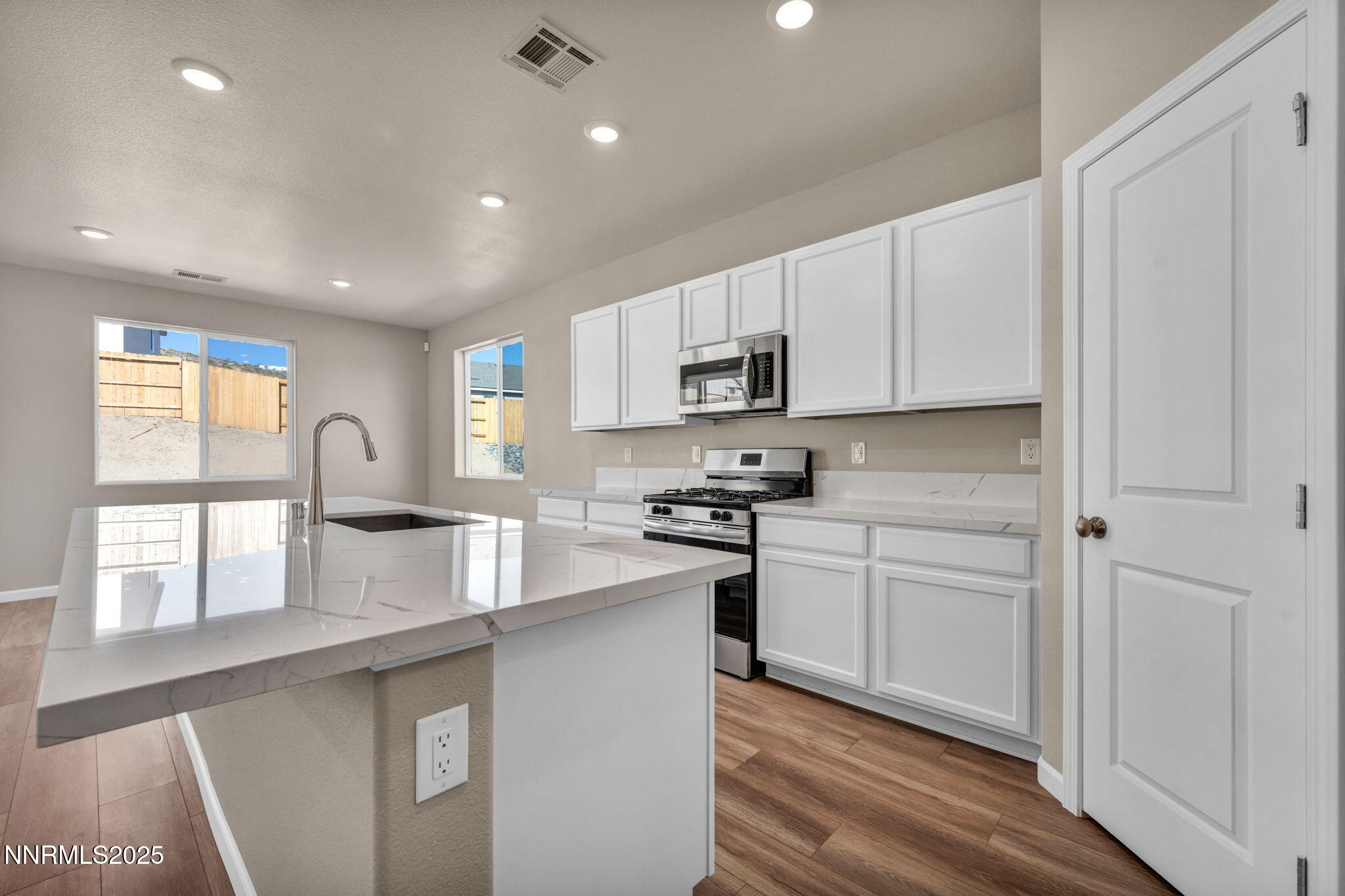 70-web-or-mls-615-e-patrician-dr