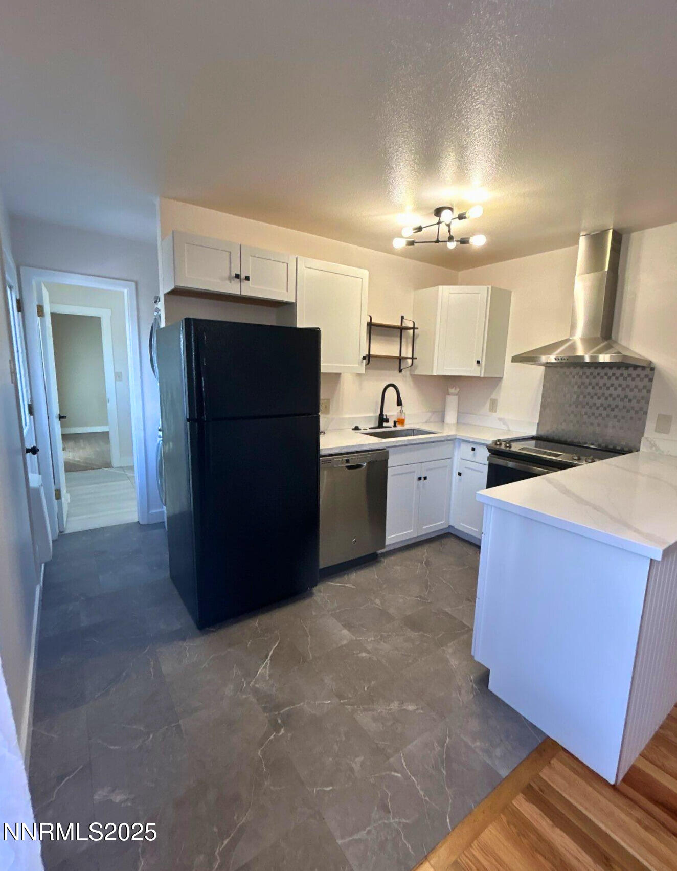 6d074fef-a560-4c4a-b41d-f59892620271