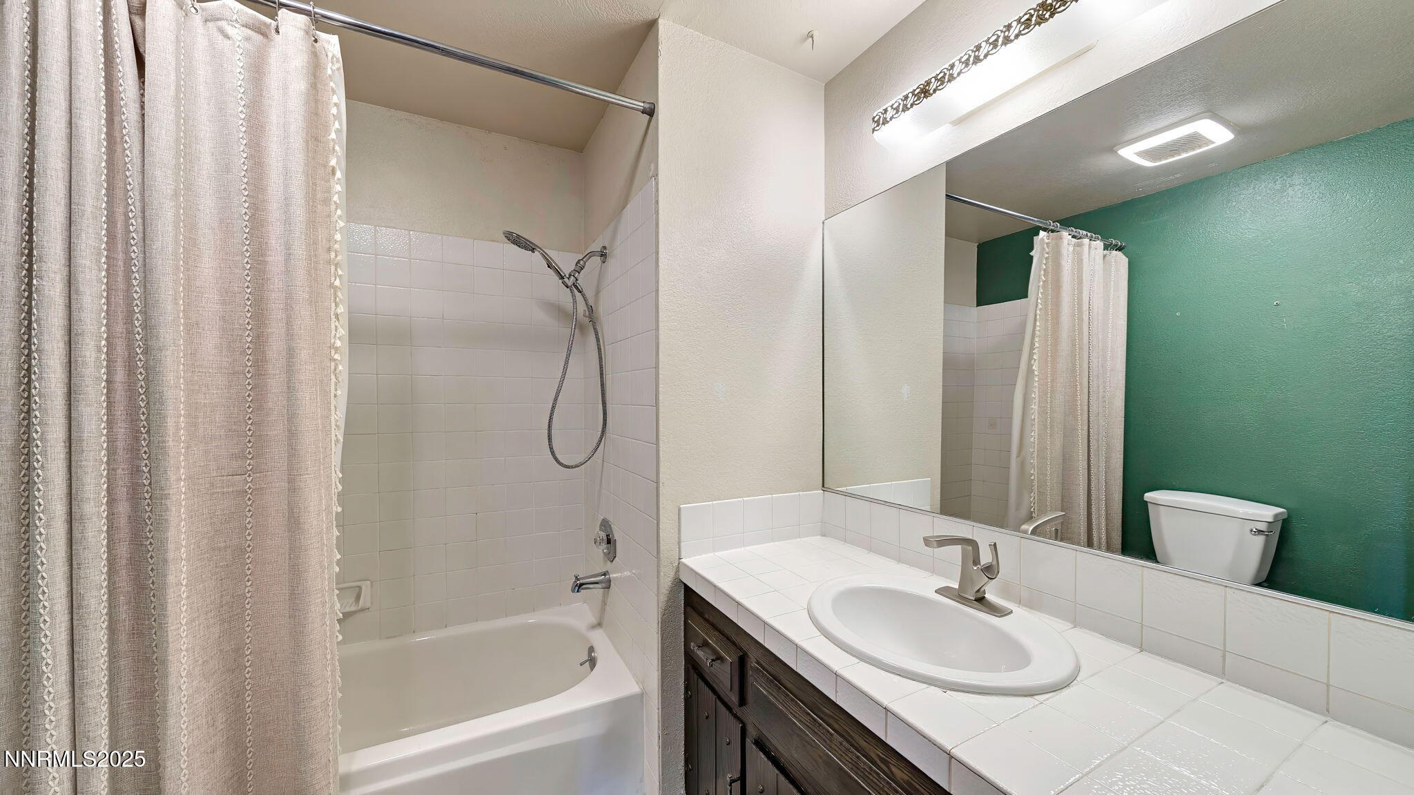 18-DSC04739_40_41_43-Edit